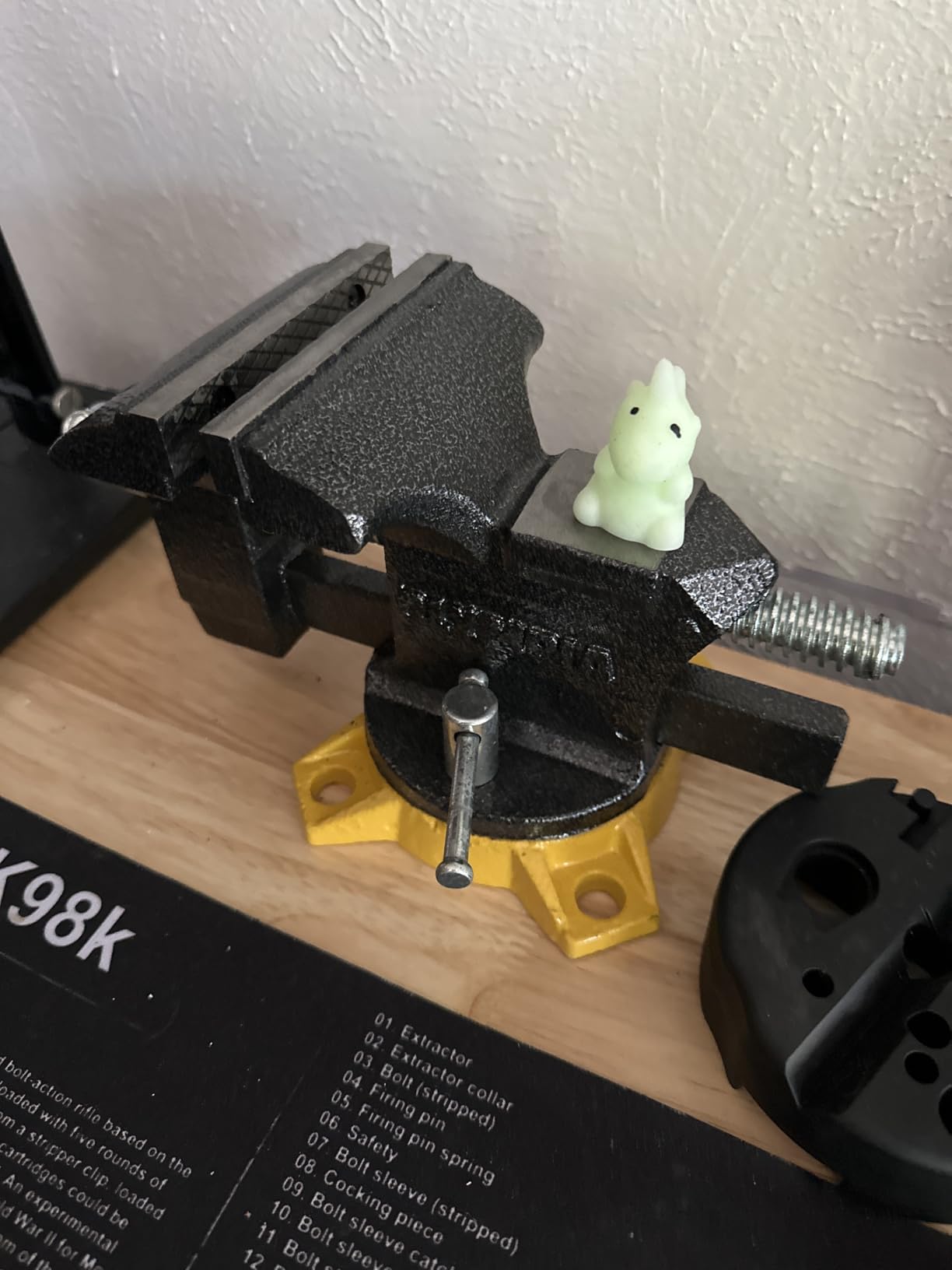 Olympia Tools 38-604 Bench Vise, Workshop Series, 4-Inch, gray customer photo 1