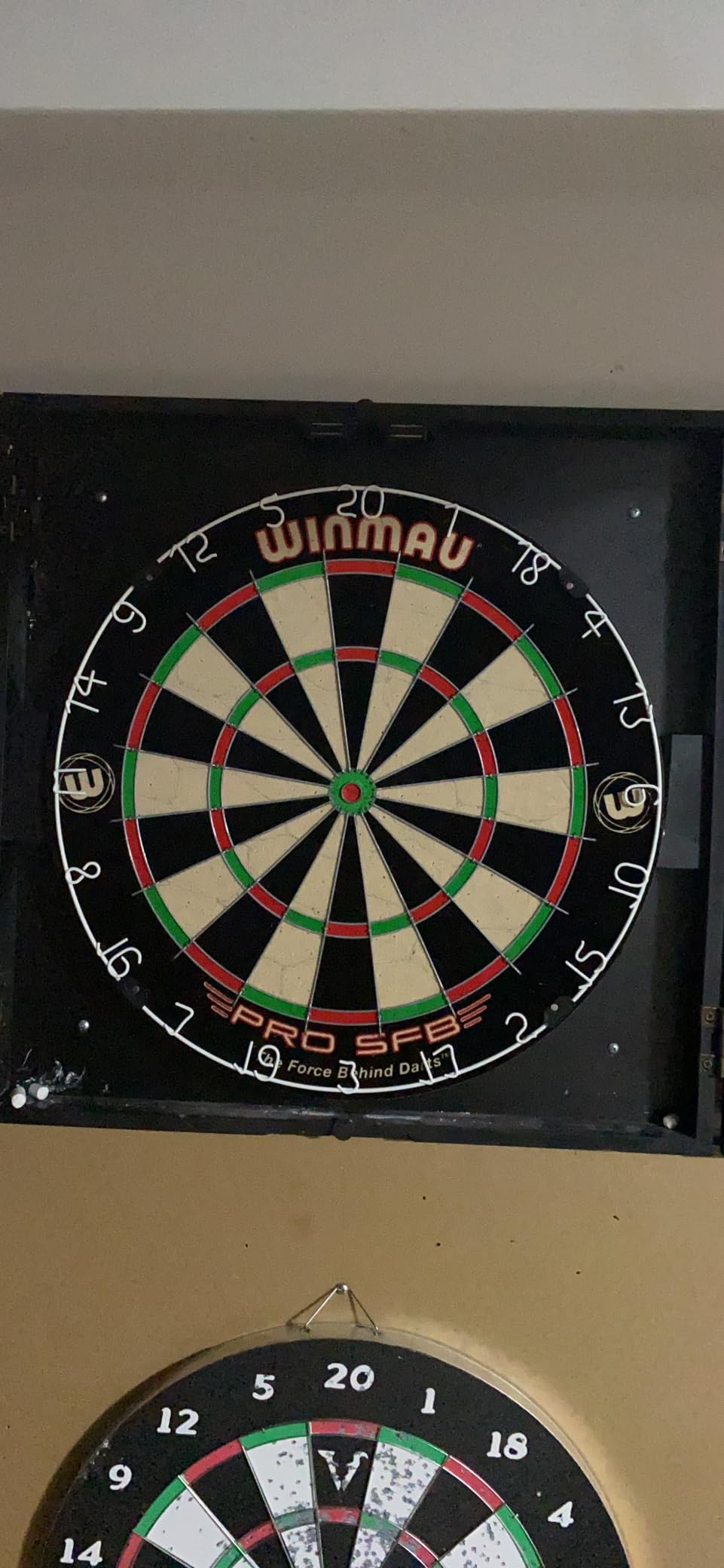 WINMAU Pro SFB Bristle Dartboard customer photo 1