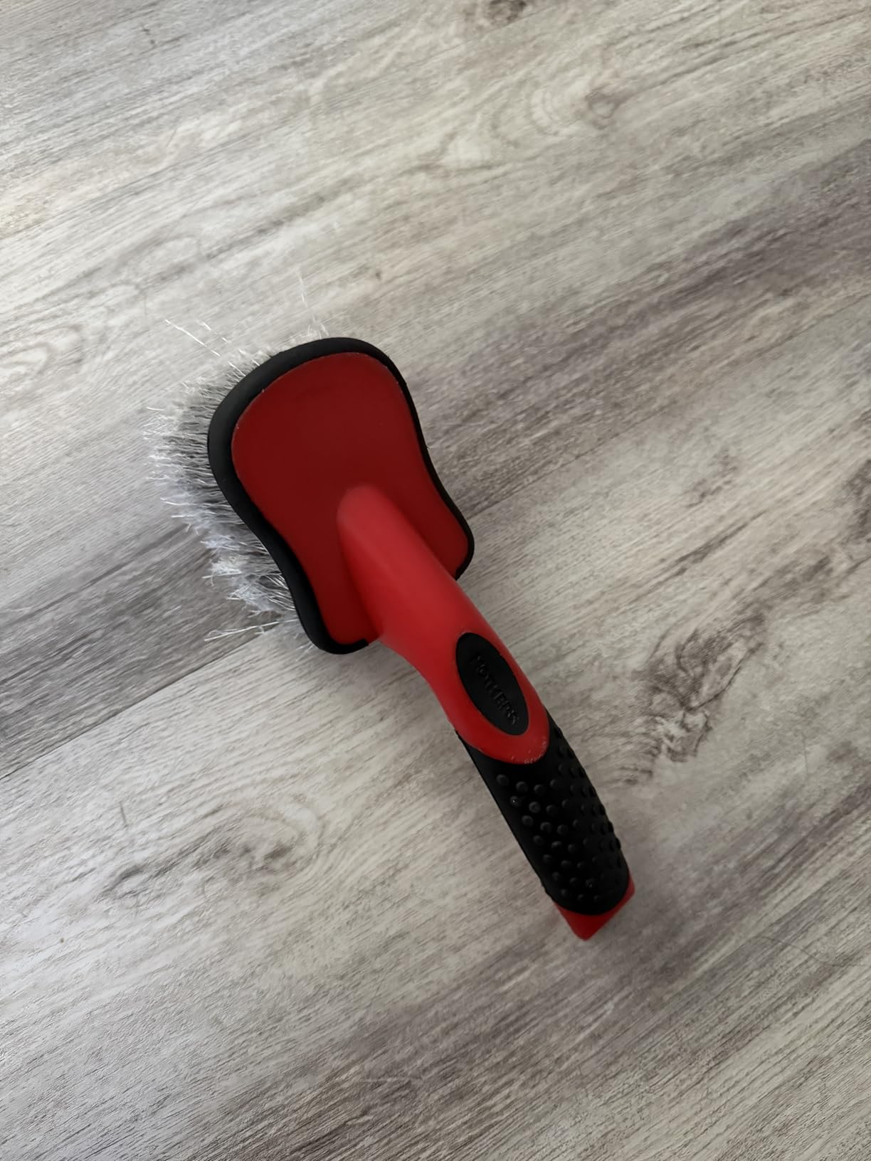 Mothers Car Wash Brush, Wheel and Fender Brush, Short Handle Tire Cleaner for Car Detailing, 10 Inch, Red/Black customer photo 2