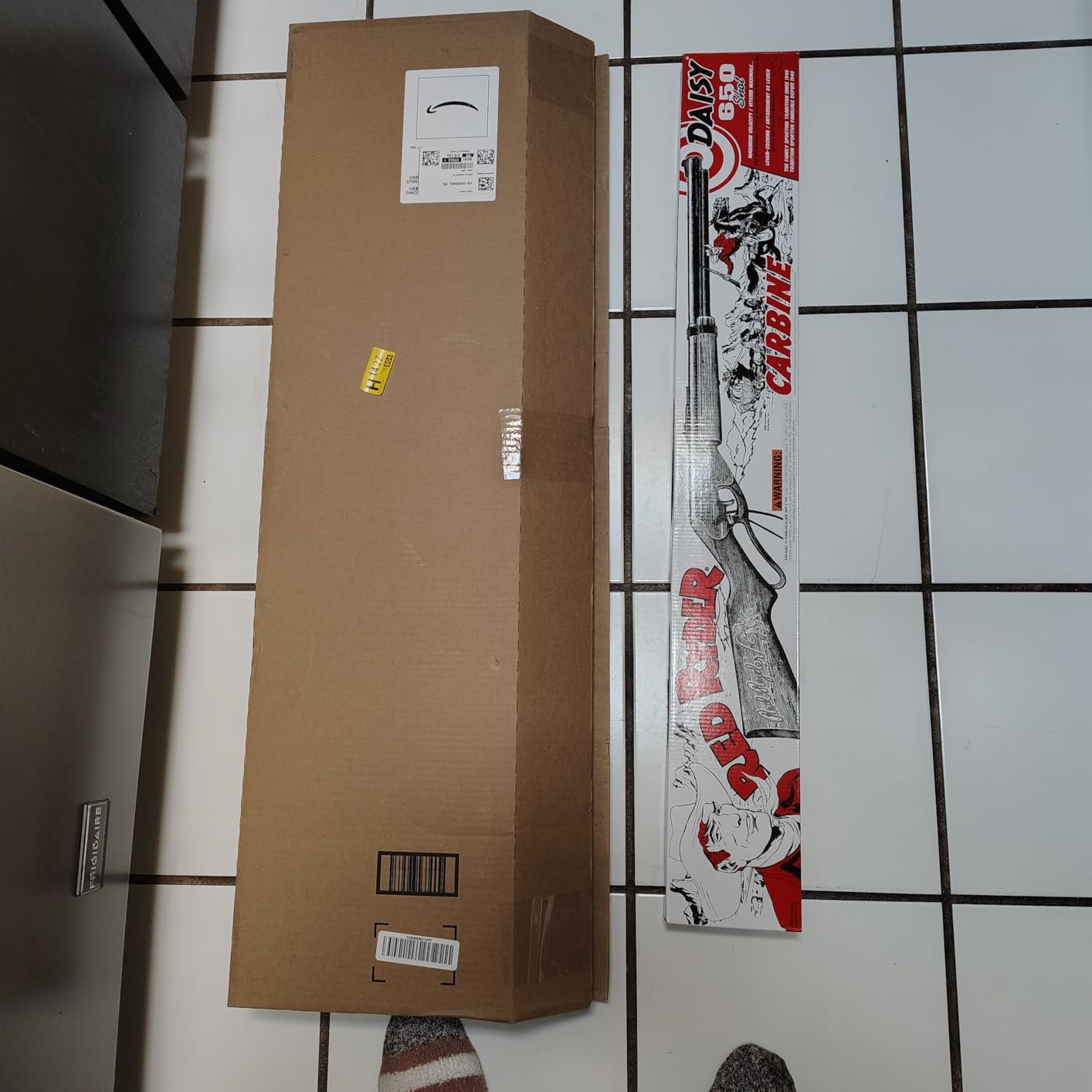 Daisy Outdoor Products Model 1938 Red Ryder BB Gun, Wood Grain, Overall Length: 35.4 Inch customer photo 1