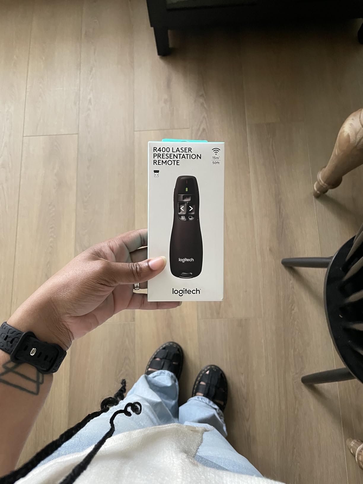 Logitech Wireless Presenter R800, PowerPoint Clicker with Green Laser Pointer, Wireless Presentation Clicker Remote customer photo 2