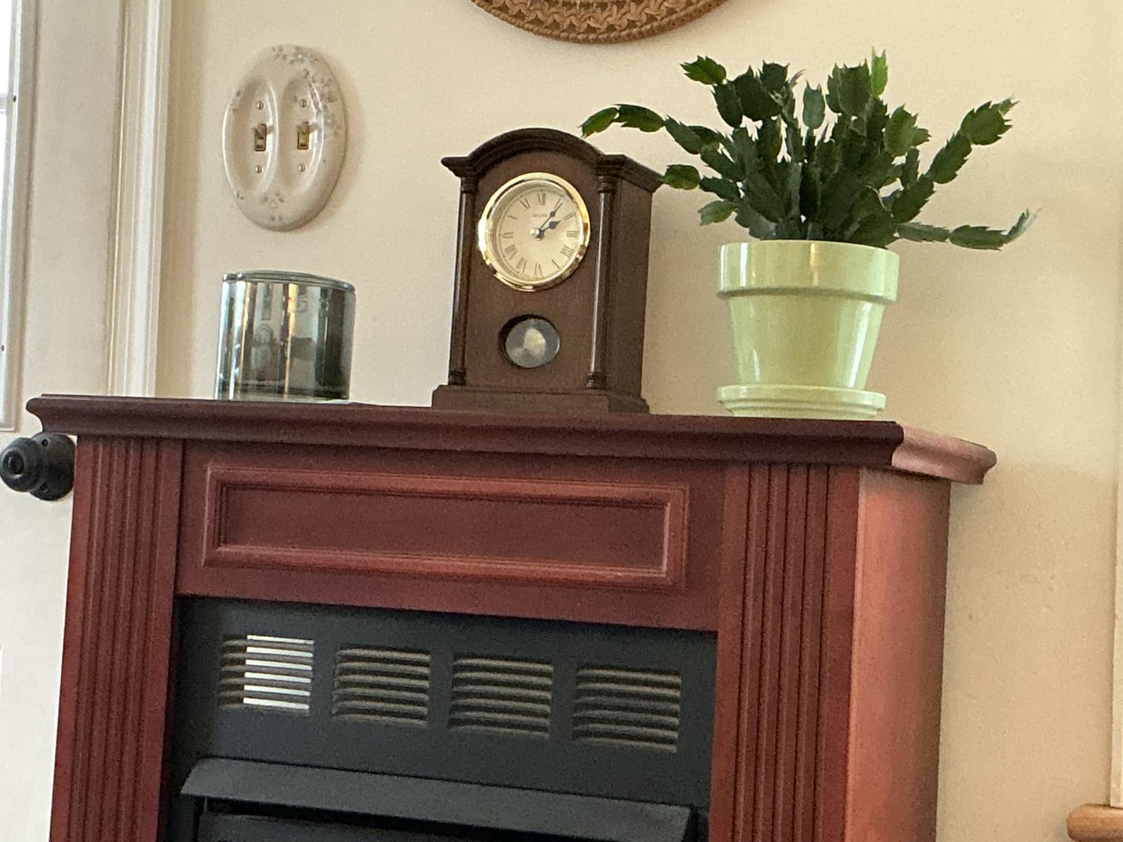 Bulova Dalton Chiming Pendulum Table Clock - Walnut Finish - Gold-Tone Accents customer photo 1