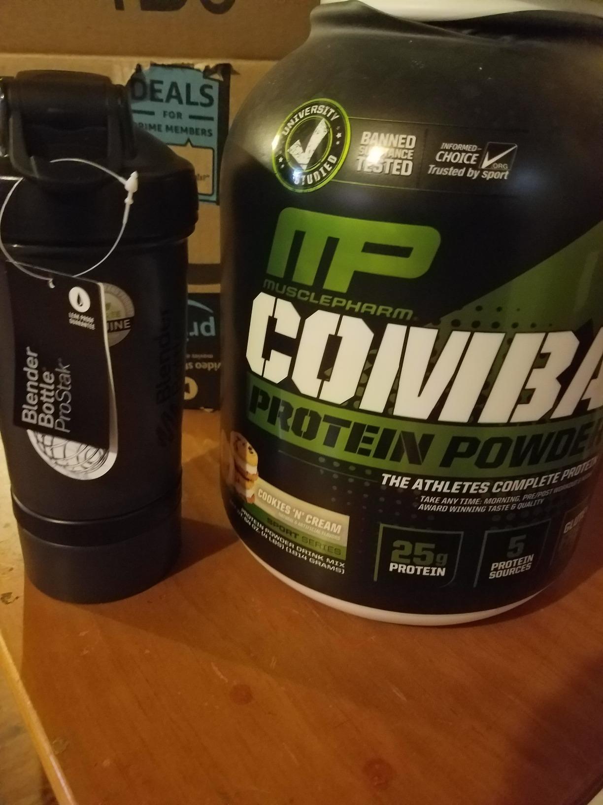 MusclePharm Combat Protein Powder, Cookies 'N' Cream Flavor, Fuels Muscles for Productive Workouts, 5 Protein Sources including Whey Protein Isolate & Egg Albumin, Gluten Free, 4 lb, 52 Servings customer photo 1