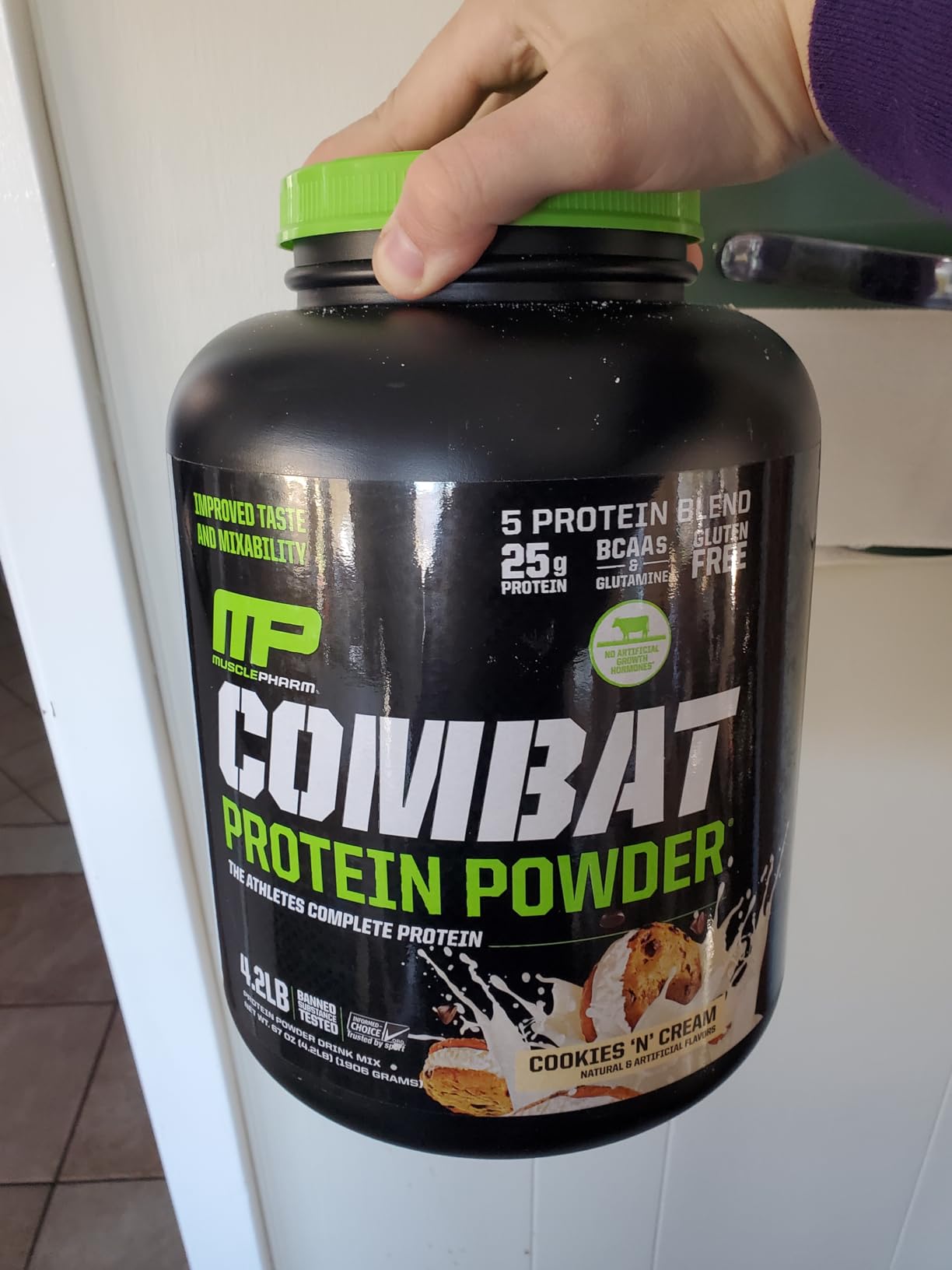 MusclePharm Combat Protein Powder, Cookies 'N' Cream Flavor, Fuels Muscles for Productive Workouts, 5 Protein Sources including Whey Protein Isolate & Egg Albumin, Gluten Free, 4 lb, 52 Servings customer photo 2