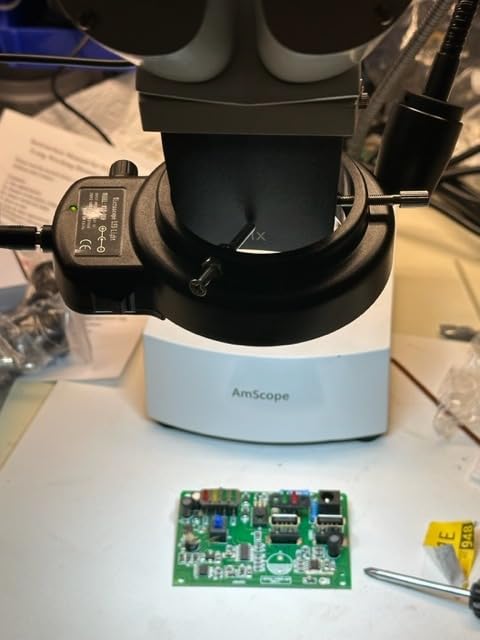 AmScope SE400-Z Professional Binocular Stereo Microscope, WF10x and WF20x Eyepieces, 10X and 20X Magnification, 1X Objective, LED Lighting, Boom-Arm Stand customer photo 2