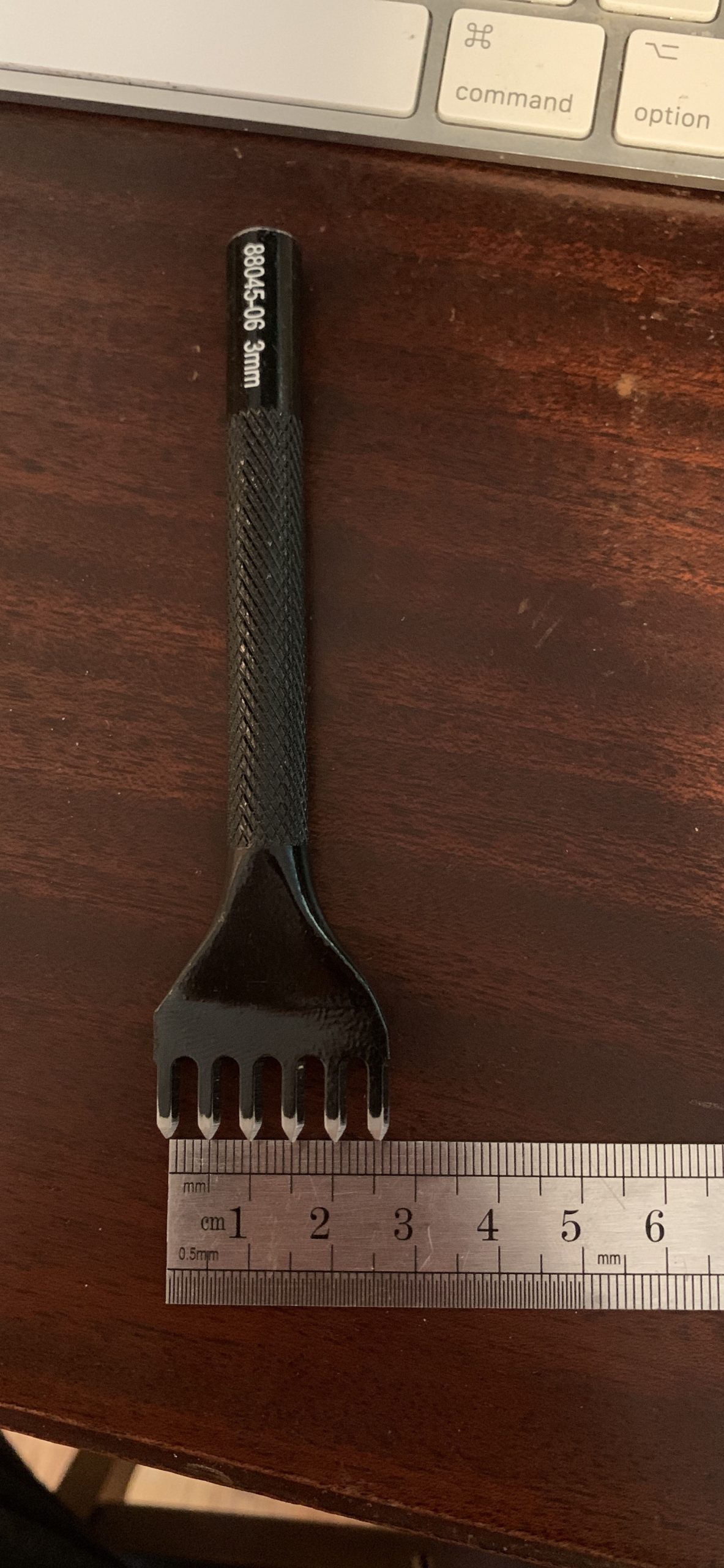 Tandy Leather Craftool Pro Line Diamond Stitching Chisel 6 Prong (1/8