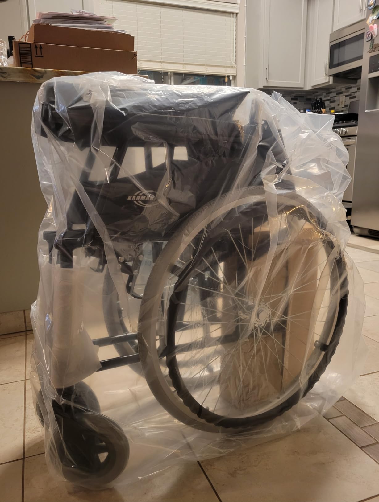 Karman 24 pounds LT-980 Ultra Lightweight Wheelchair Black customer photo 2