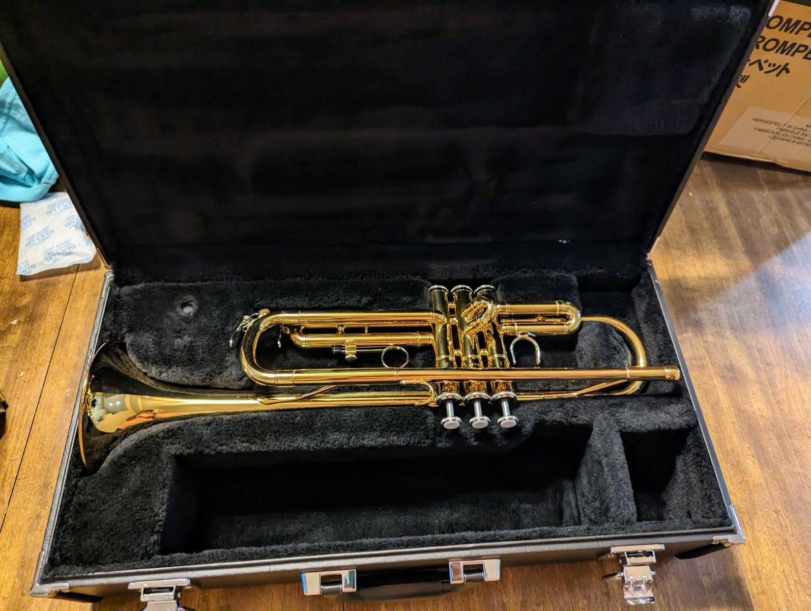 Yamaha YTR-2330 Student Bb Trumpet - Gold Lacquer customer photo 2