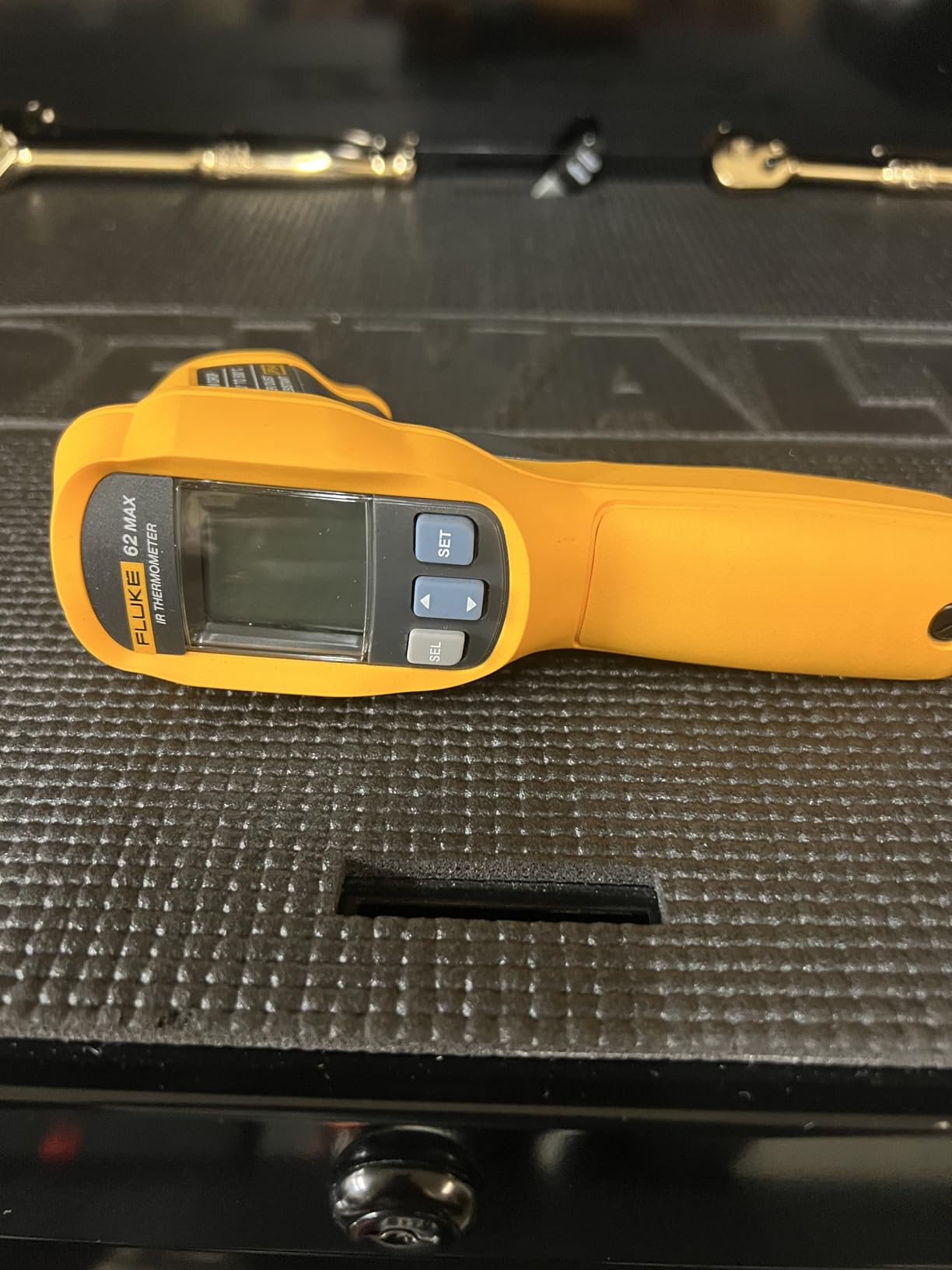 Fluke 62 Max Industrial Infrared Thermometer, -22 to +932 Degree F Range, Single Laser Targeting, 10:1 Distance to Spot Ratio, IP54 Rating customer photo 1