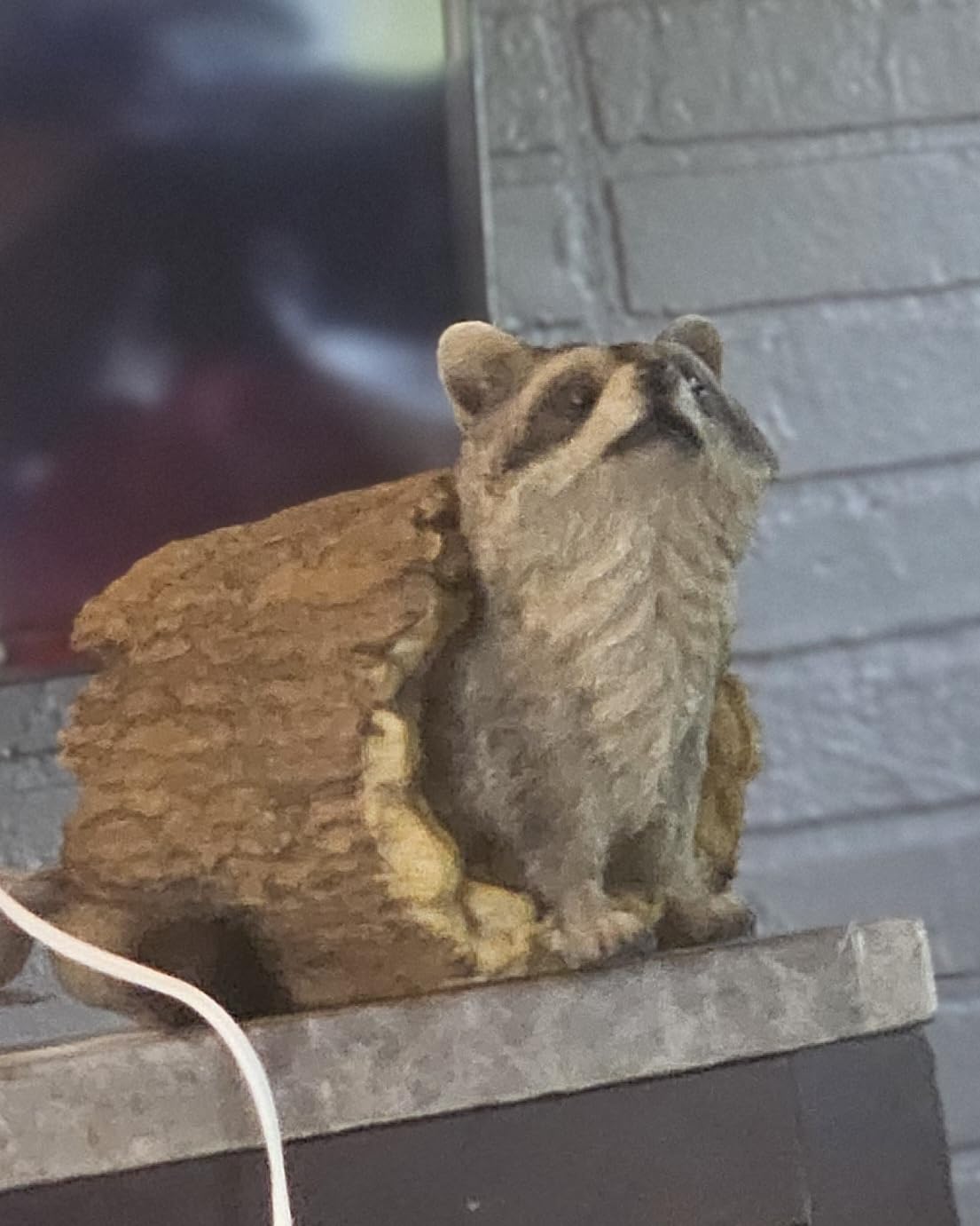 Design Toscano Bandit the Raccoon Indoor/Outdoor Garden Animal Statue, 10 Inch Long, Cast Stone Resin, Full Color Finish customer photo 1
