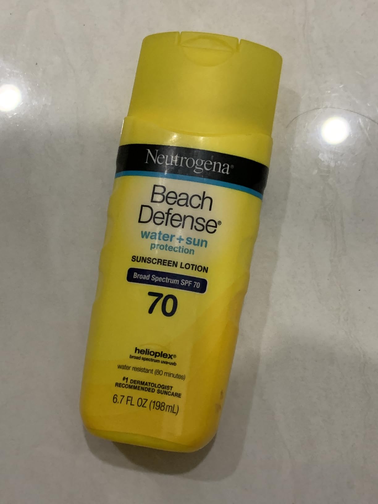 Neutrogena Beach Defense Sunscreen Lotion SPF 70 Broad Spectrum UVA UVB Protection Lightweight Water Resistant up to 80 Minutes Oil-Free Beach-Strength Sun Protection for Whole Family, 6.7 fl oz customer photo 1