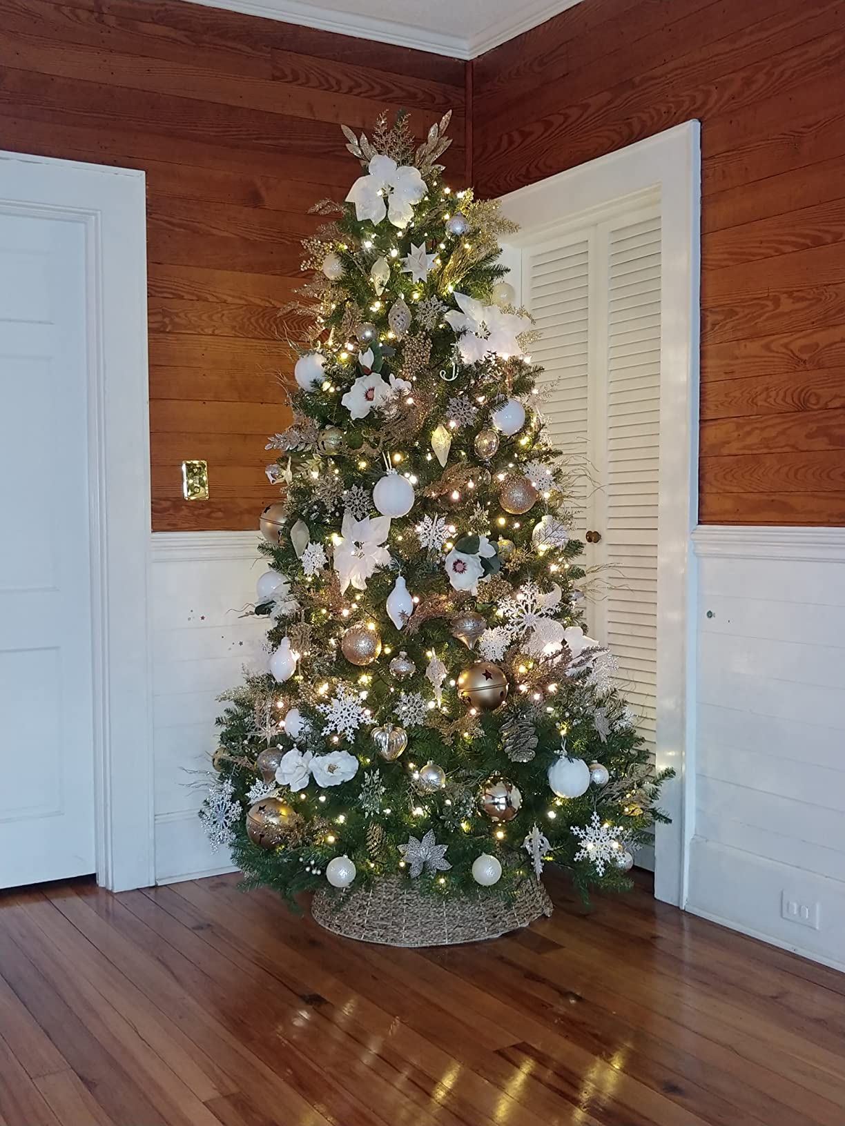 National Tree Company 7 ft Unlit Dunhill Fir Full Artificial Christmas Tree, 2,144 Tips, Includes Stand, Green customer photo 2