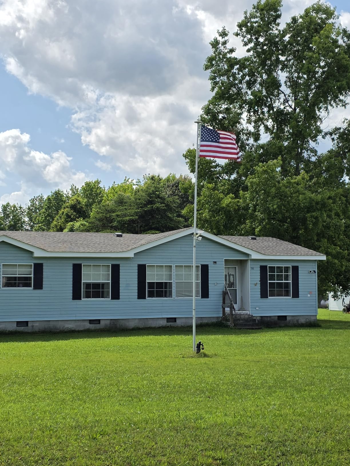Ezpole Liberty Telescoping Inground Flag Pole Kit for Outdoors-Winds to 130 Mph. Dual Flag Pole Holder for Outside House-Made in USA-Includes Pole Flag Ground Sleeve Hardware (17 Ft.) customer photo 1