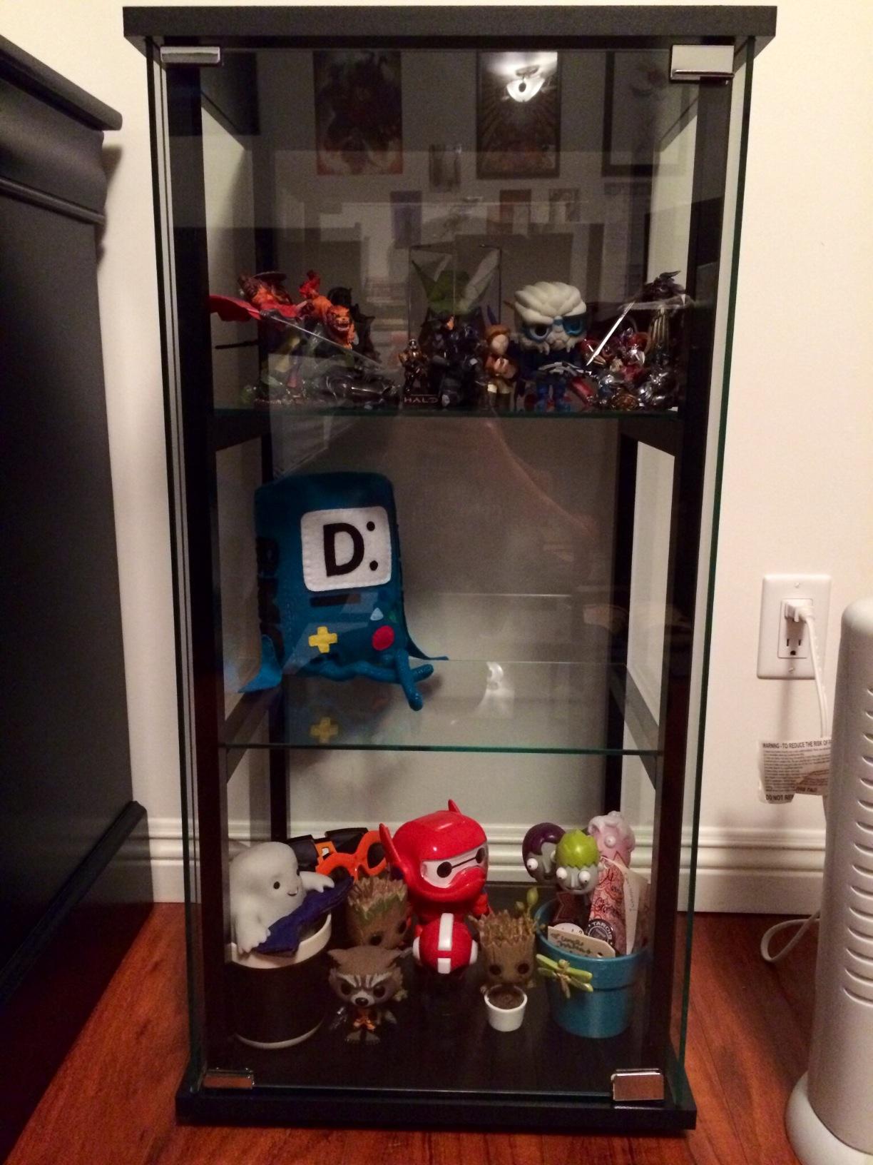 Coaster Home Furnishings Cyclamen 34-inch 3-Tier Clear Tempered Glass Curio Cabinet Display Case with Shelving Black 950179 customer photo 2