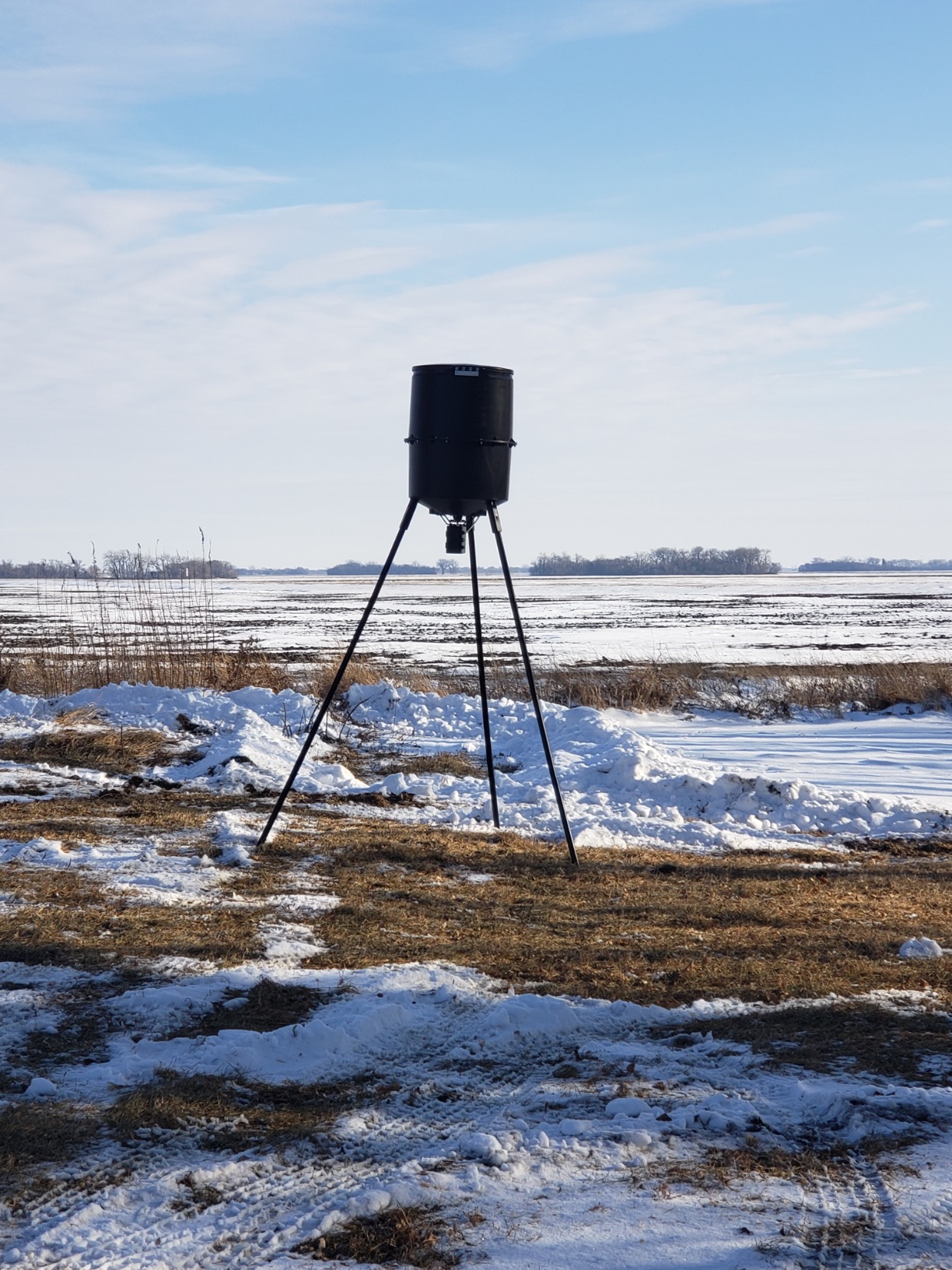 WILDGAME INNOVATIONS Quick-Set 225 lb Game Feeder with Digital Timer | Durable Tripod Corn/Pellet Hunting Feeder with 1-4 Available Feed Times & 30-feet Radius customer photo 1