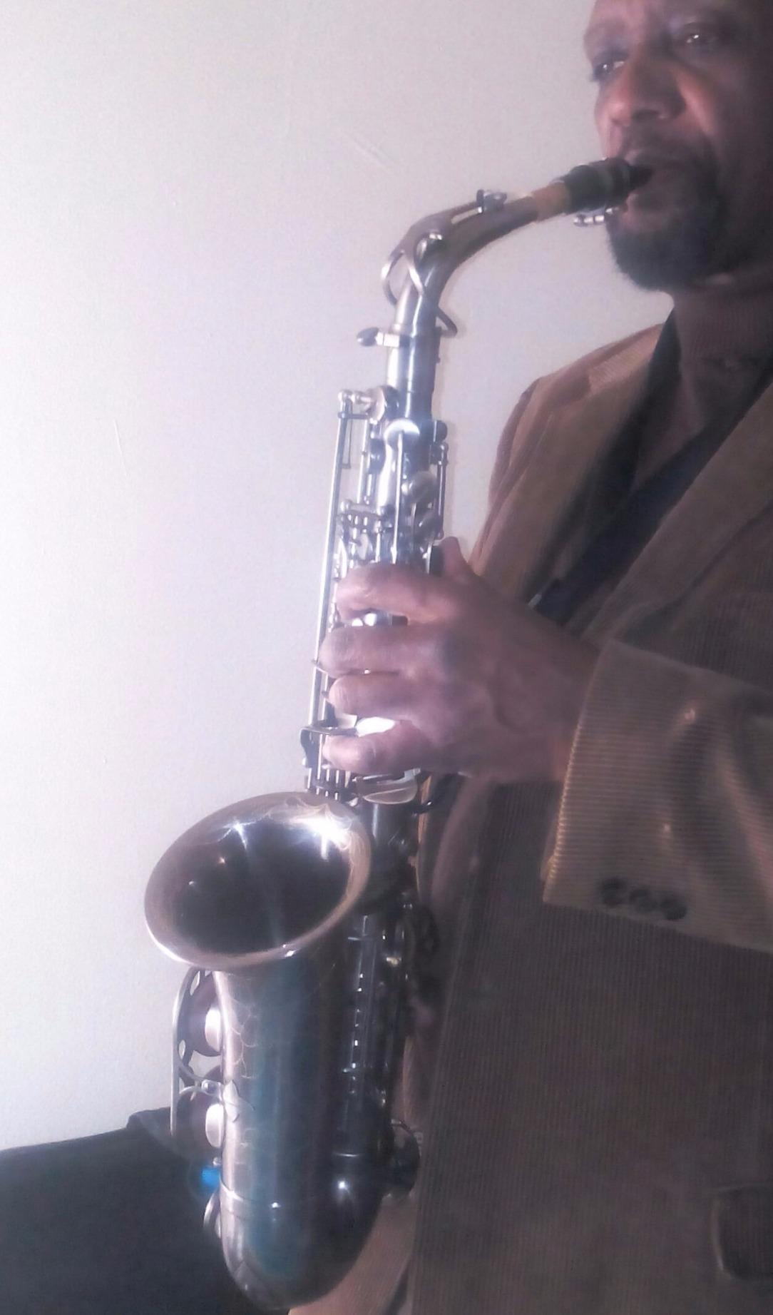 Glory Gold Laquer E Flat Alto Saxophone with 11reeds,8 Pads cushions,case,carekit customer photo 2