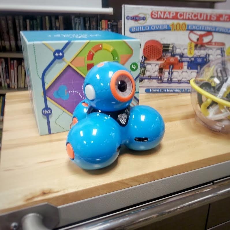 Wonder Workshop Dash Robot - Coding Robots for Kids 6+ - Voice Activated STEM Robot Toys - Interactive, Educational & Programmable customer photo 2