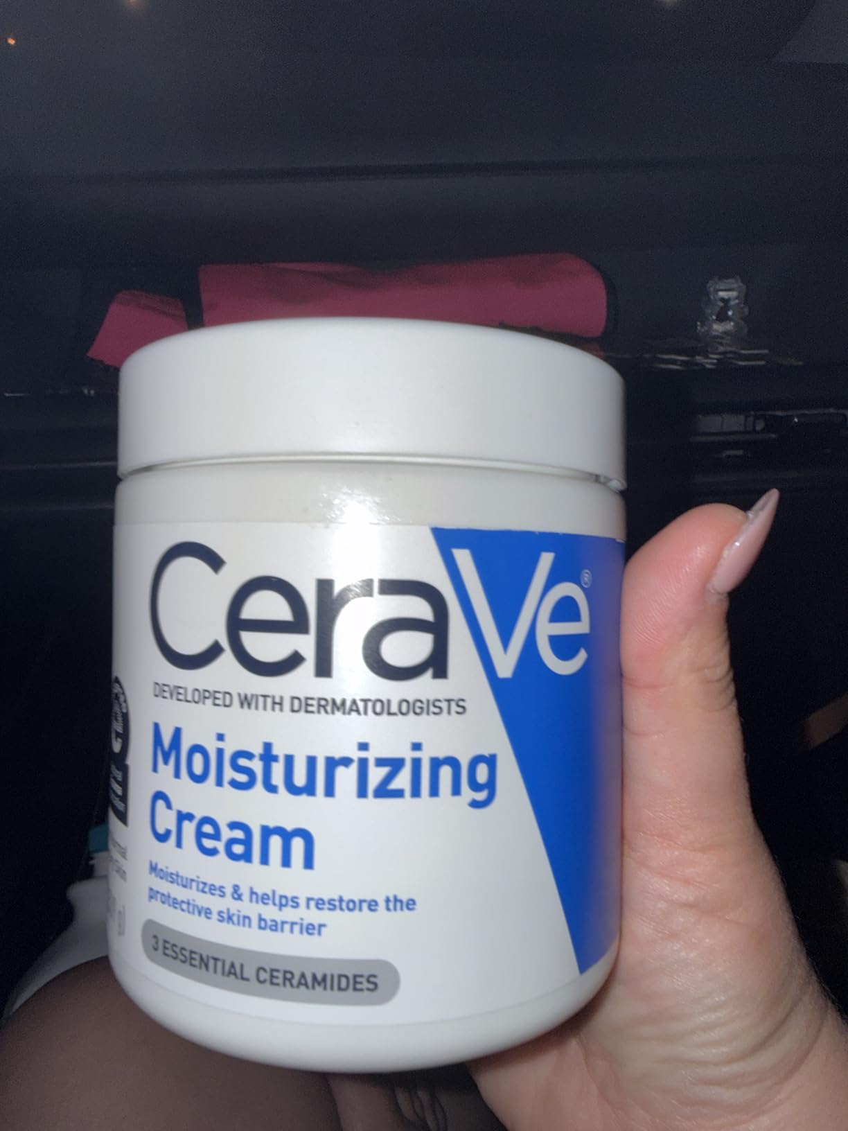CeraVe Moisturizing Cream, Body and Face Moisturizer for Dry Skin, Body Cream with Hyaluronic Acid and Ceramides, Daily Moisturizer, Oil-Free, Fragrance Free, Non-Comedogenic, 19 Ounce customer photo 1