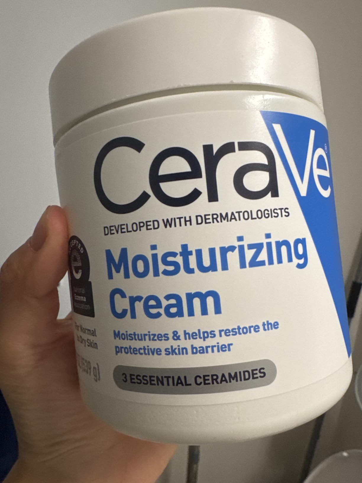 CeraVe Moisturizing Cream, Body and Face Moisturizer for Dry Skin, Body Cream with Hyaluronic Acid and Ceramides, Daily Moisturizer, Oil-Free, Fragrance Free, Non-Comedogenic, 19 Ounce customer photo 2