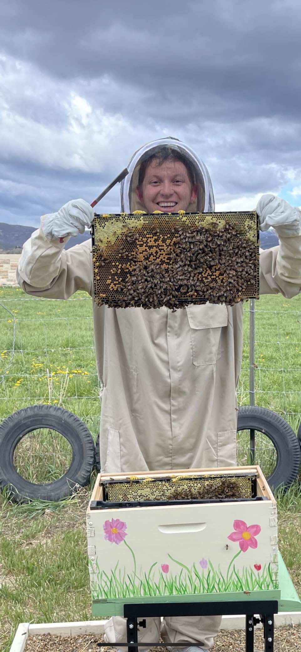 KINGLAKE Steel J Hook Bee Hive Tool Frame Lifter and Scraper, Beekeeping Equipment, 10-1/2-Inch customer photo 1