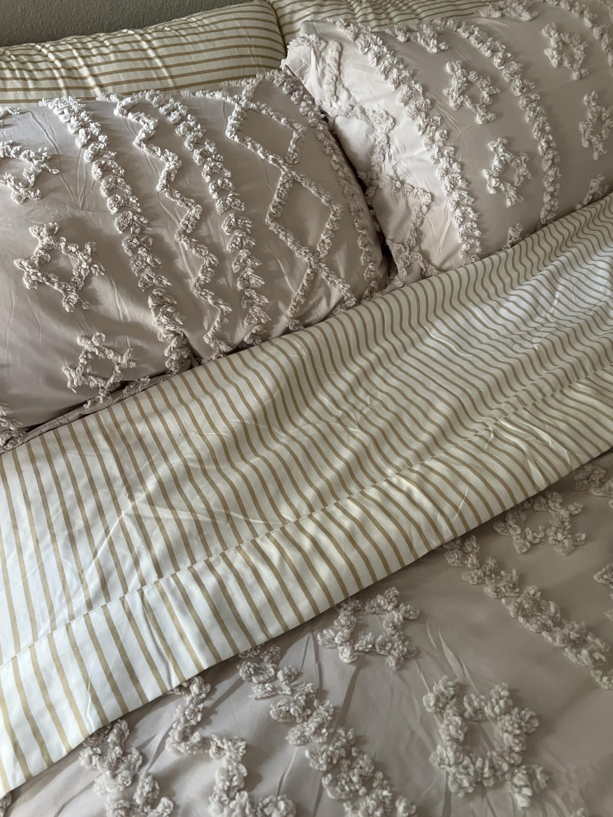 Queen 6 Piece Sheet Set - Comfy Breathable & Cooling - Ultra Soft Hotel Luxury Bedding Set w/ 8-16 Inch Deep Pockets - 1 Flat & 1 Fitted Sheet & 4 Pillowcases - Cozy, Wrinkle Free & Easy Care - White customer photo 1