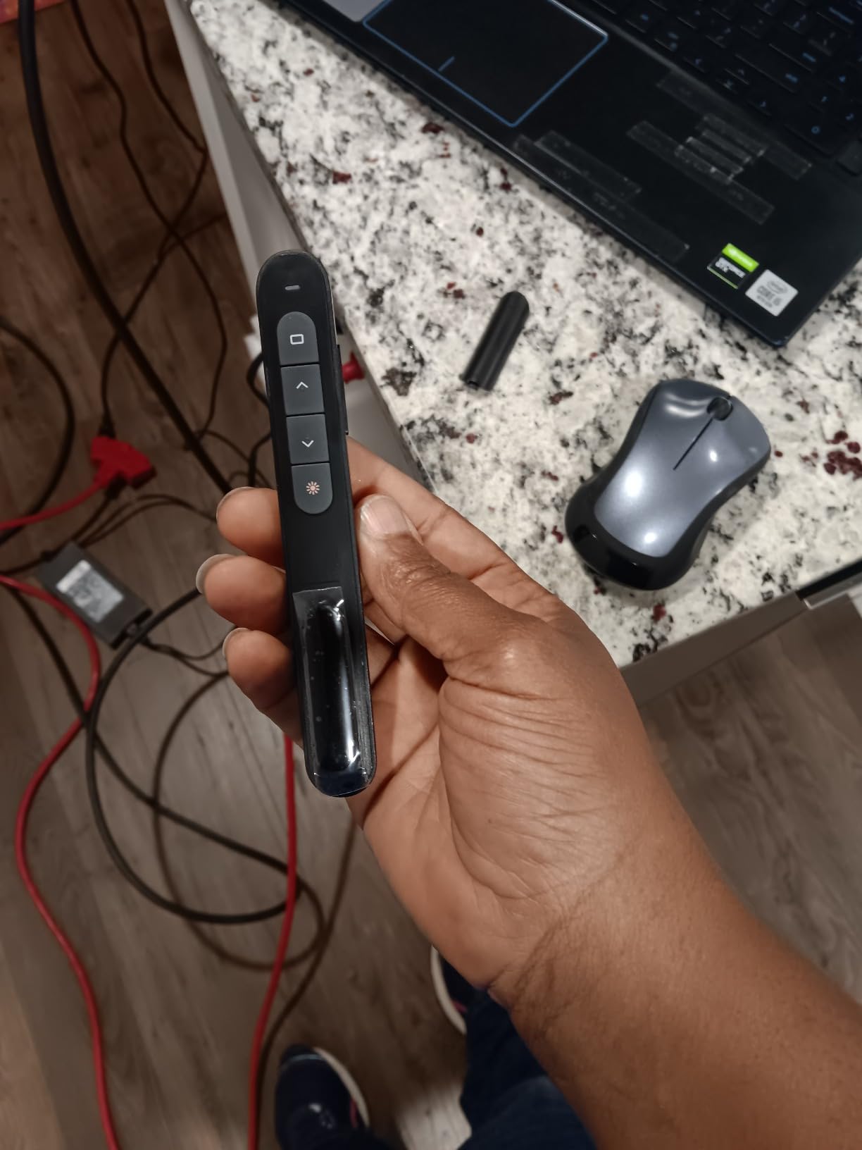 Wireless Presenter, Hyperlink Volume Control Presentation Clicker RF 2.4GHz USB PowerPoint Clicker Presentation Remote Control Pointer Slide Advancer (Black) customer photo 2