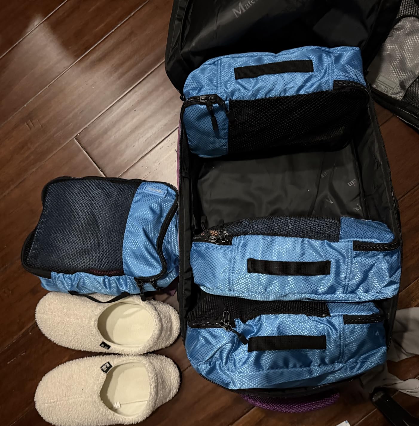 Amazon Essentials 4-Piece Packing Cubes Travel Accessories Set, Luggage Organizer, Suitcase Organizer with Double Zipper, Mesh Top, Space-Saving, Large, Gray (Previously Amazon Basics) customer photo 2