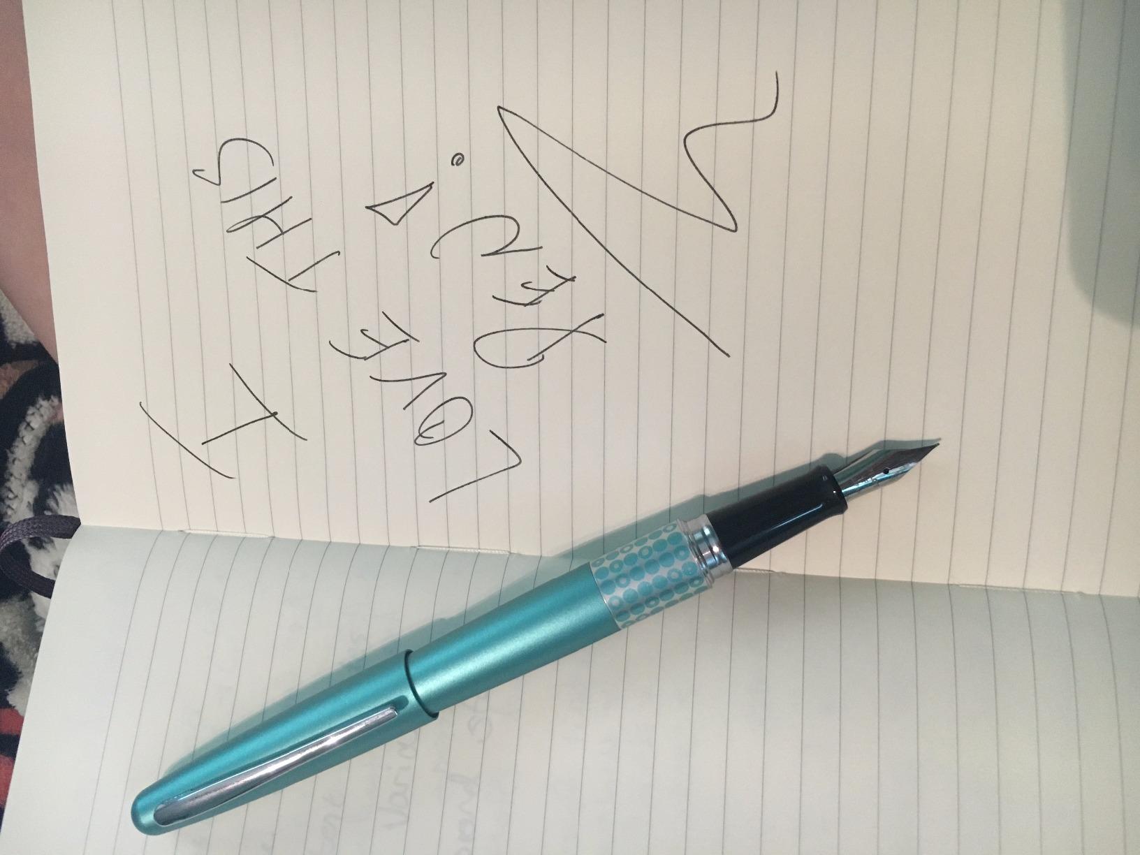 PILOT MR Retro Pop Collection Fountain Pen in Gift Box, Turquoise Barrel with Dots Accent, Fine Point Stainless Steel Nib, Refillable Black Ink (91436) customer photo 1