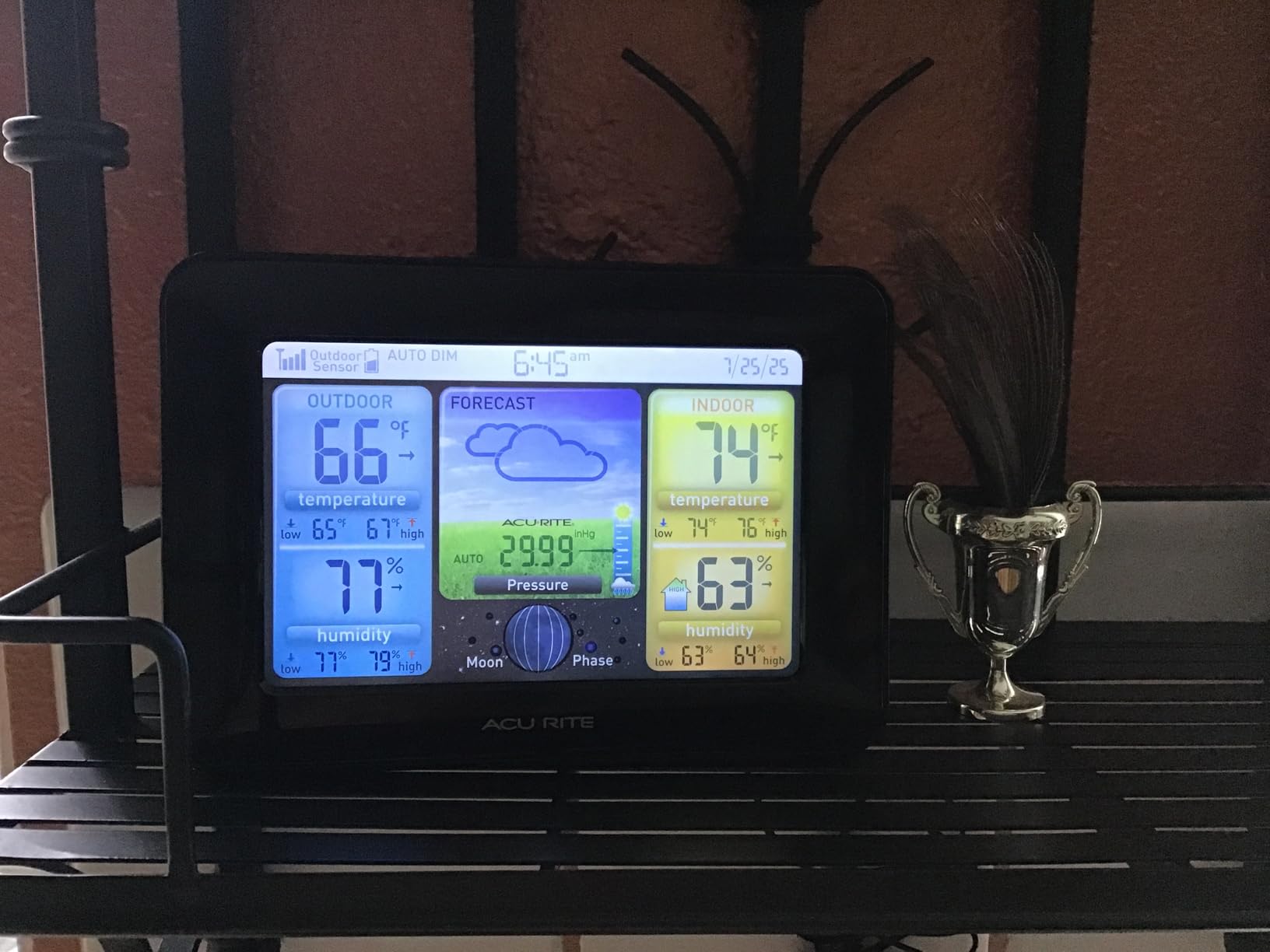 AcuRite Wireless Home Weather Station with Color Display, Indoor Outdoor Thermometer and Temperature Sensor (02077M) customer photo 2