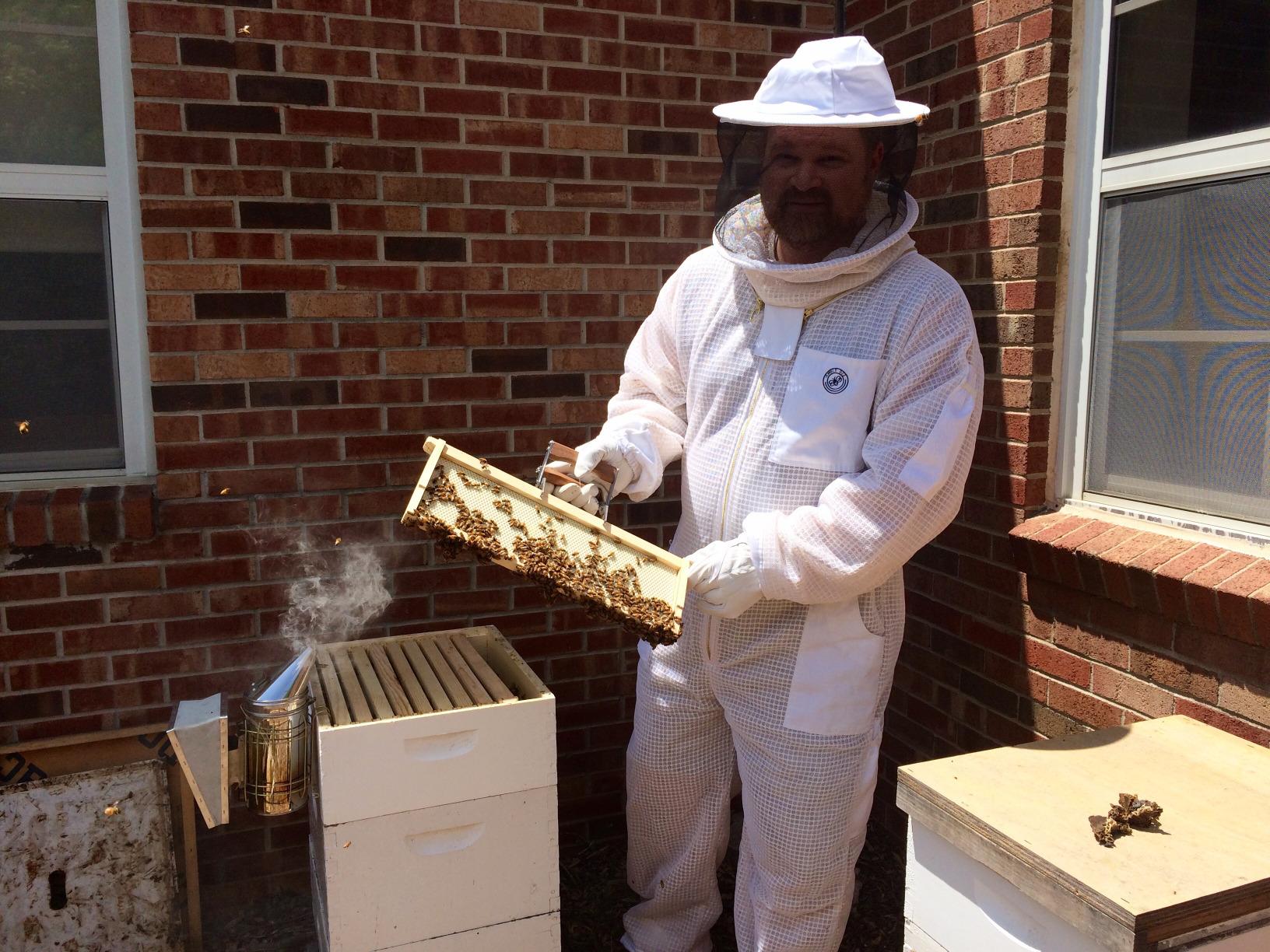 Humble Bee 420 Ultravent Beekeeping Suit with Round Veil customer photo 1