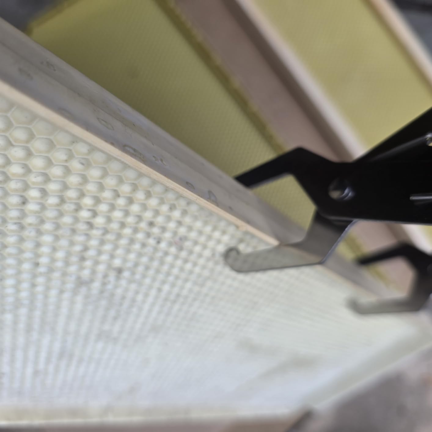 WEICHUAN Bee Hive Frame Grip - Stainless Steel Beekeeping Frame Gripper, Holder and Lifter Tool with Wooden Handle for Beekeeper customer photo 1