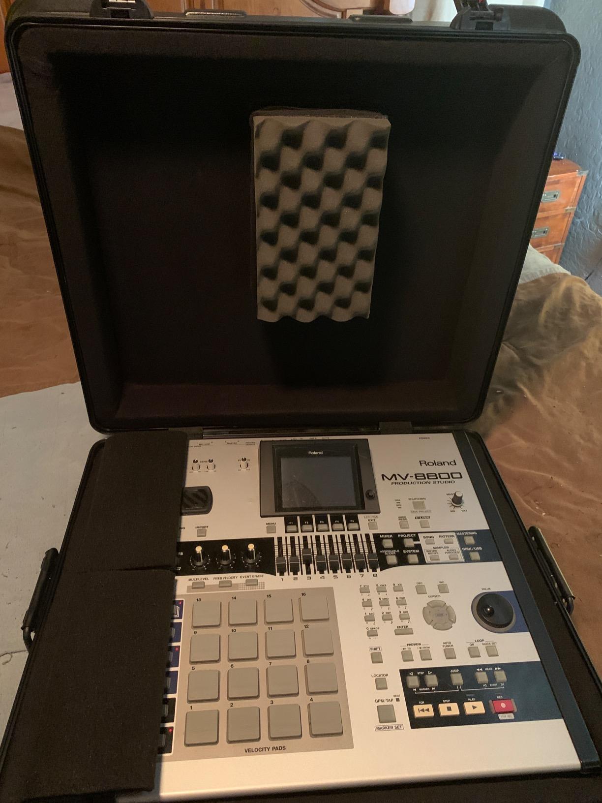 Gator Cases Molded Flight Case for Rack Mountable Mixers Up to 12U Rack Space with TSA Approved Locking Latch (GTSA-MIX12PU) customer photo 1