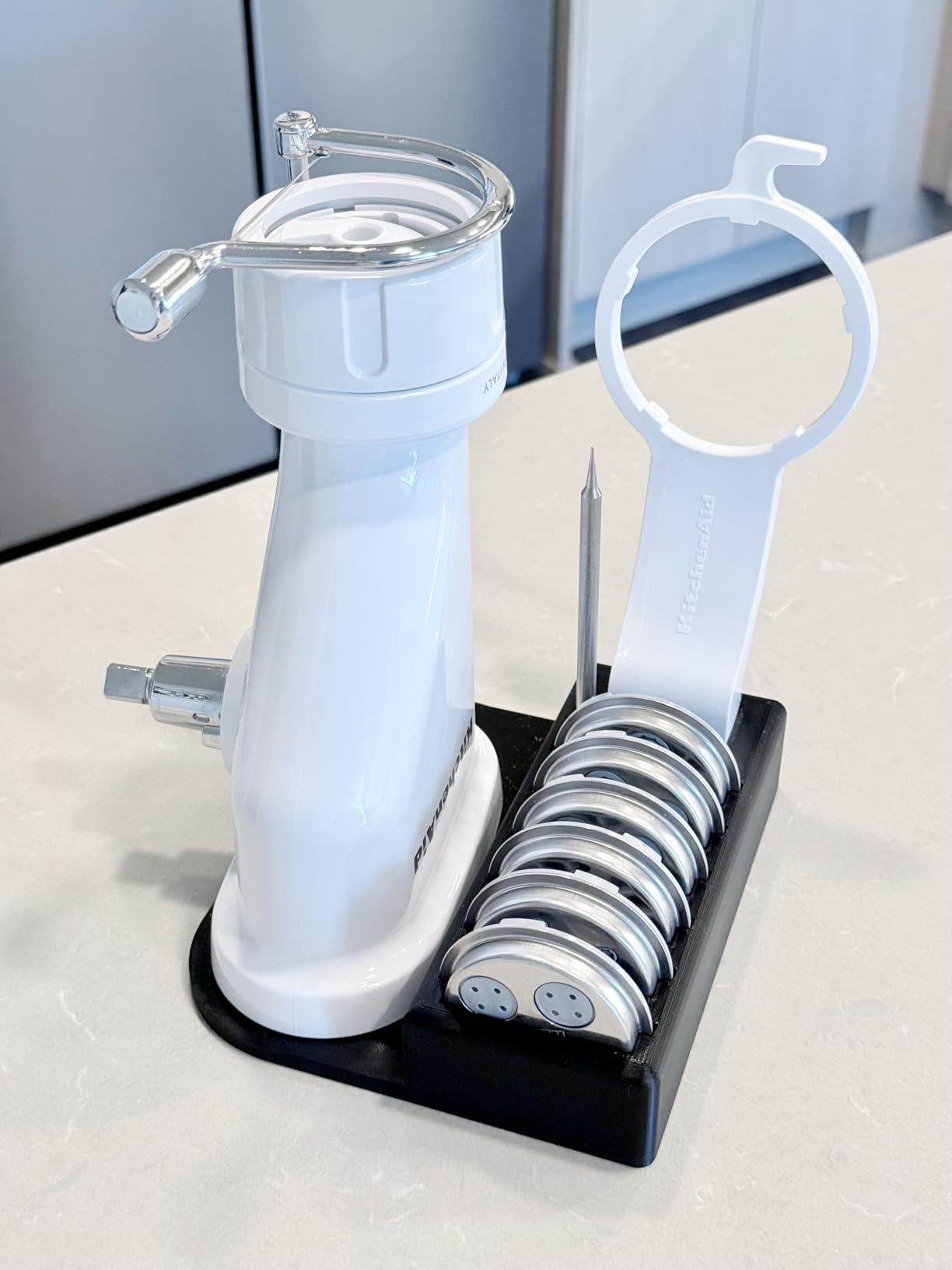 KitchenAid KSMPEXTA Gourmet Pasta Press Attachment with 6 Interchangeable Pasta Plates, White customer photo 1