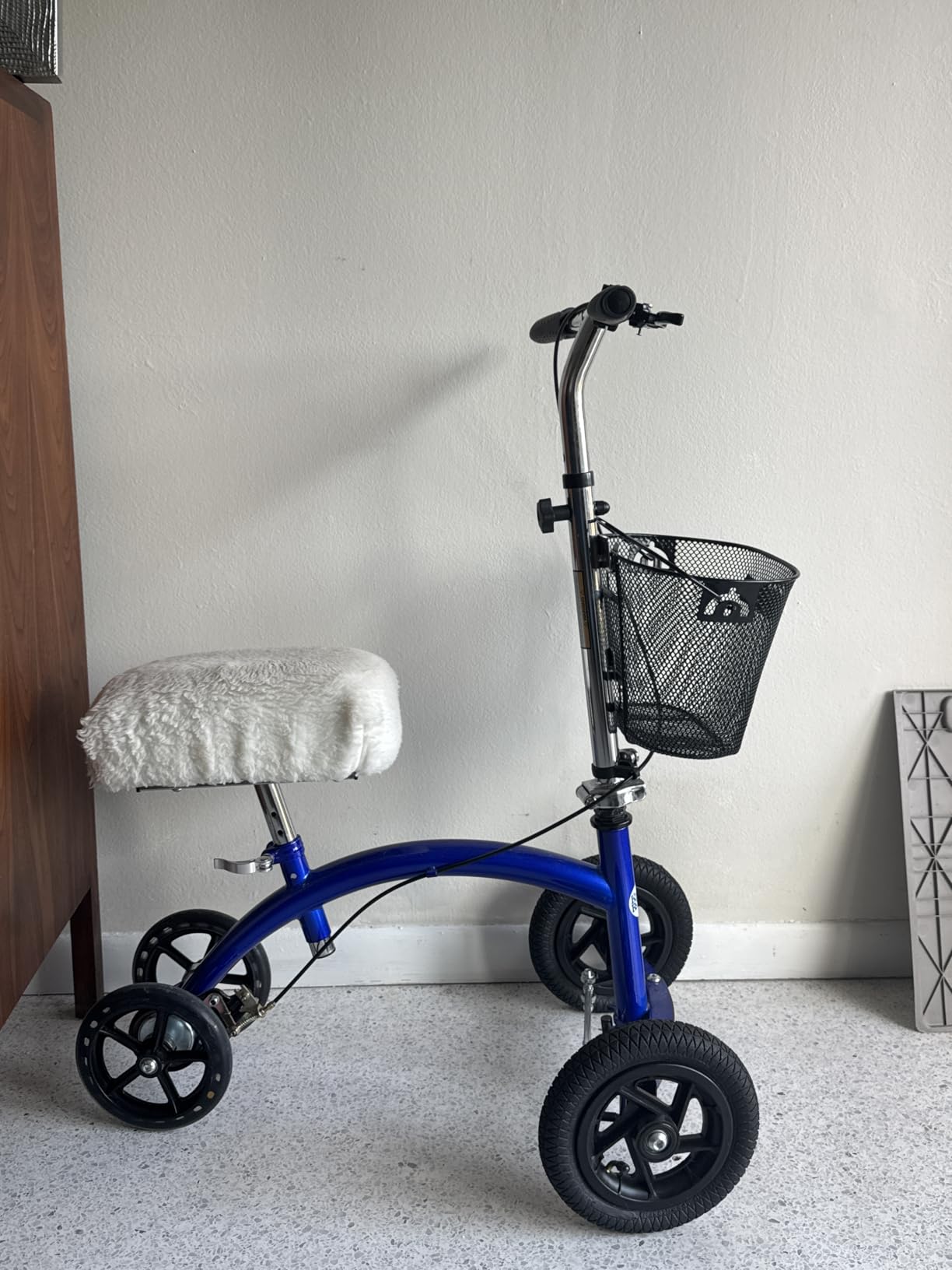 KneeRover Hybrid All Terrain Knee Scooter for Adults for Foot Surgery Heavy Duty Knee Walker for Broken Ankle Foot Injuries - Leg Recovery Scooter Best Knee Crutch Alternative (Blue) customer photo 2