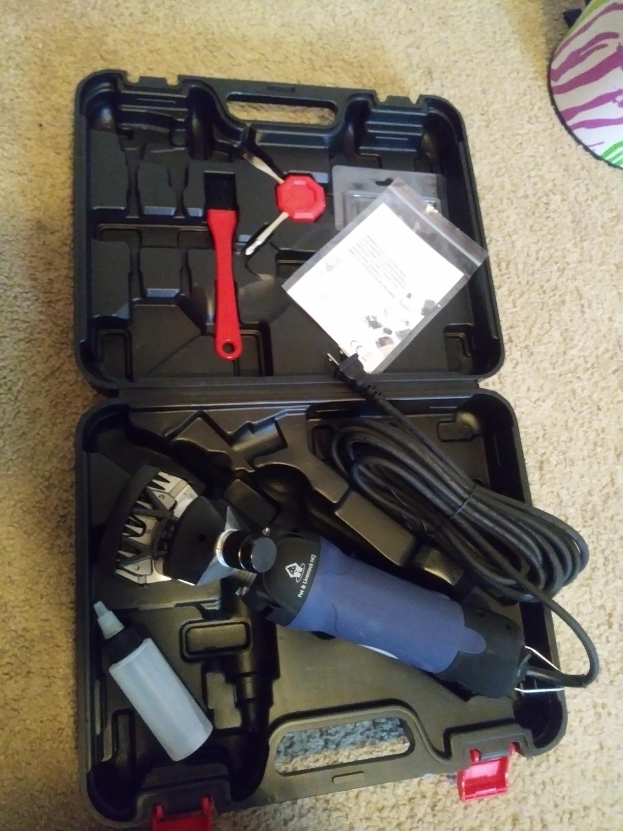 Sheep Shears Electric Clippers 2500RPM, 6-Speed Control - Heavy Duty Livestock Grooming Kit for Sheep, Goats, Alpacas, Llamas - Case, Low Vibration, 18.3ft Cord (2 Blades Included) customer photo 1