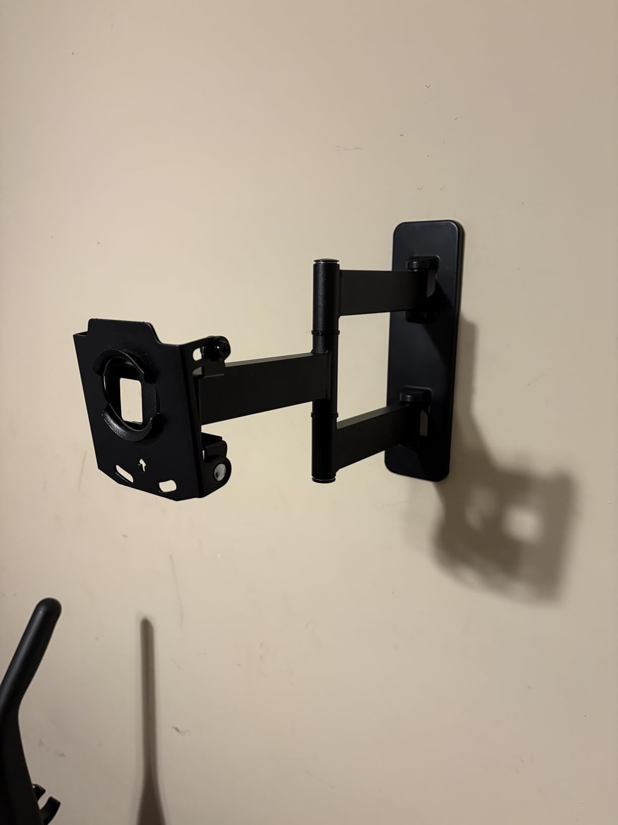 Amazon Basics Full Motion Articulating TV Wall Mount, with Swivel and Tilt, for 26