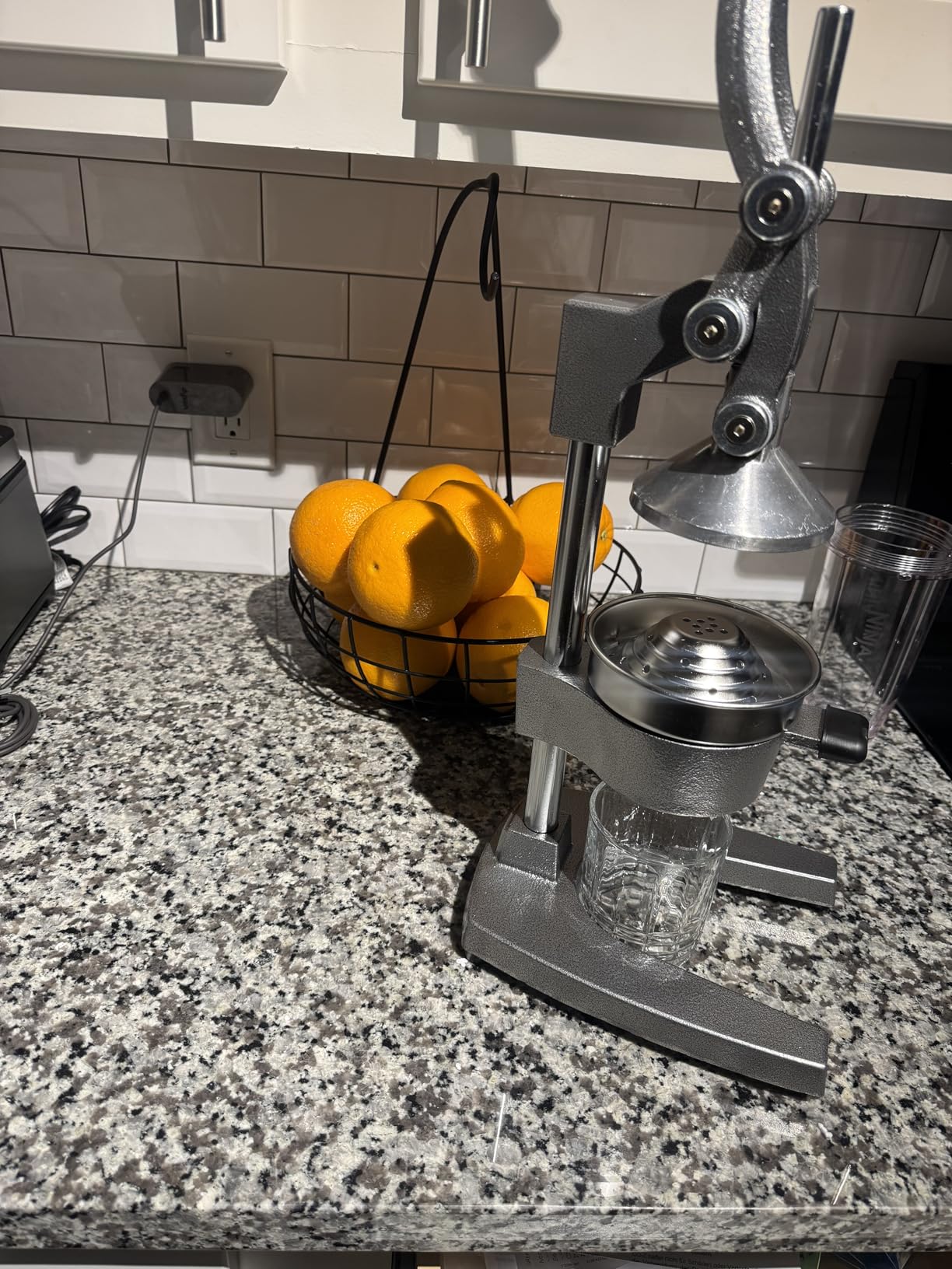 CO-Z Manual Citrus Juicer, Commercial Grade Cast Iron Orange Juicer, Professional Heavy Duty Juice Press with Removable Strainer, Manual Juice Extractor for Orange Lemon Pomegranate Citrus, Gray customer photo 1
