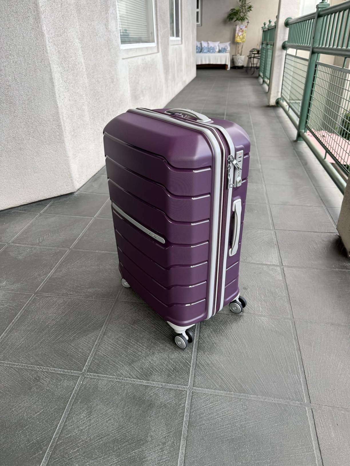 Samsonite Freeform 2-Piece Luggage Set - Carry-On & Large Checked Luggage with Dual Spinner Wheels - Durable Polypropylene Hardshell - TSA Lock, Airline-Approved - Expandable Hard Shell - Black customer photo 1
