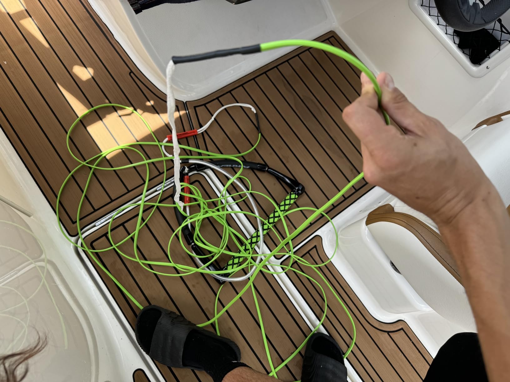 Airhead Dyneema Wakeboard Rope and Handle, No Stretch Tow Rope with EVA Grip, Multi Section Water Ski Wakeboarding Line for Boat Towables, 1,700 lb Break Strength, Up to 75 ft customer photo 1