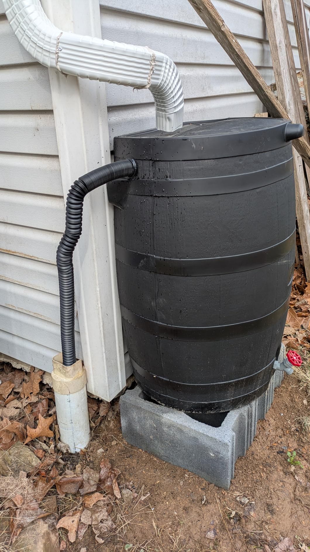 EarthMinded Rain Barrel Overflow Kit - Divert Water Away from Full Rain Barrels and Your Home - This Rain Barrel Link Kit Extends to 5 Feet and Forms Bends and Elbows - Easy Install in Minutes customer photo 2