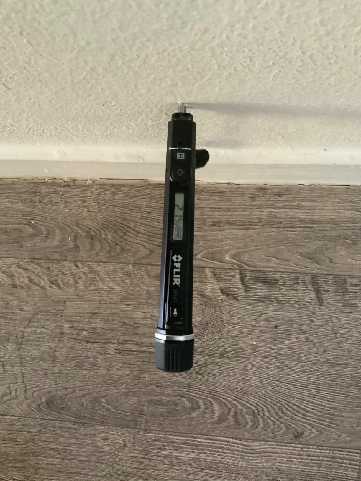 FLIR MR40 Moisture Pen + Flashlight, Pocket Portable, Rugged 2-Pin, Single-Scale Moisture Meter with an Integrated Flashlight for Wood and Common Building Materials customer photo 1