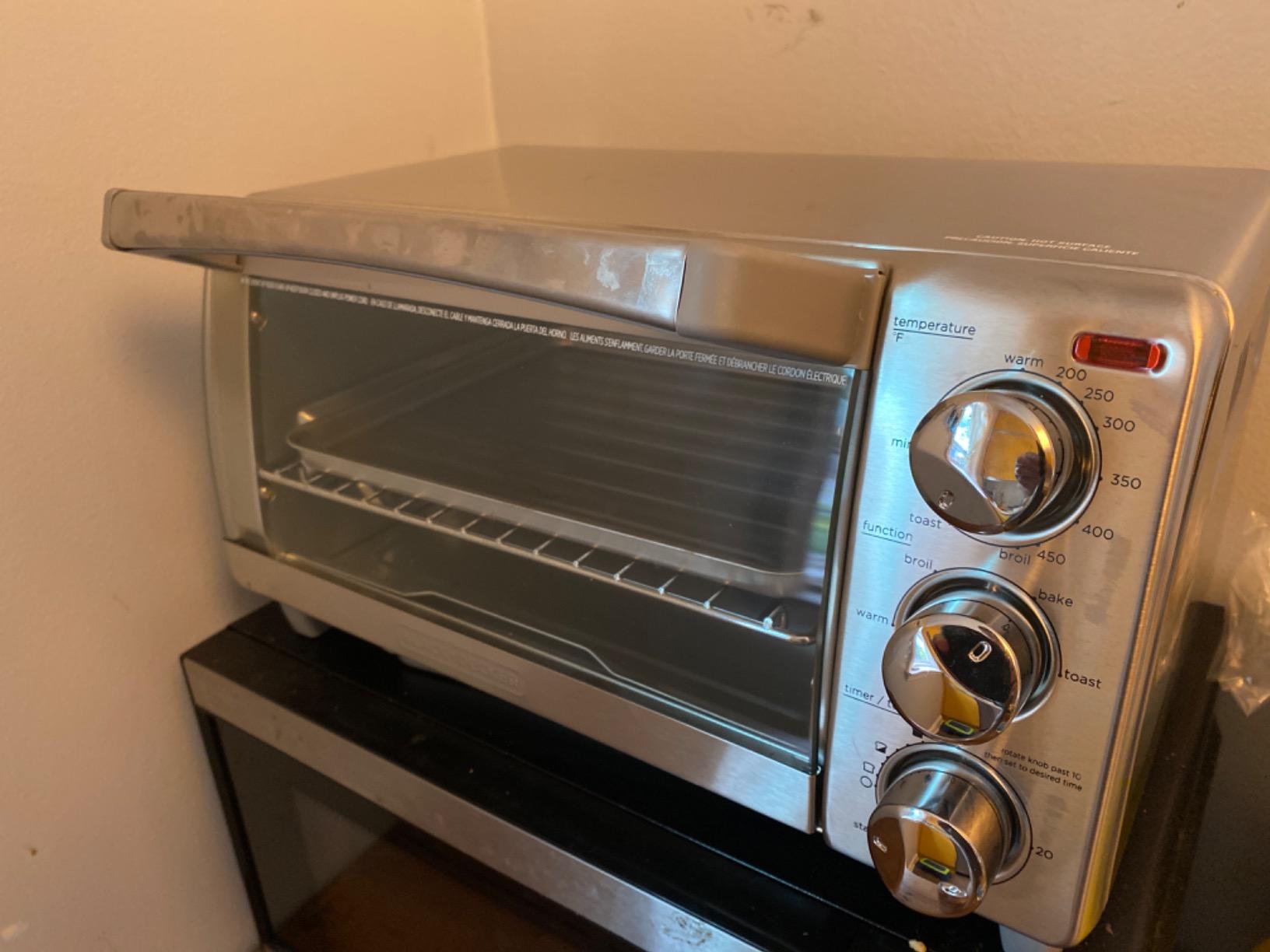 BLACK+DECKER 4-Slice Toaster Oven with Natural Convection, Stainless Steel, TO1760SS customer photo 2