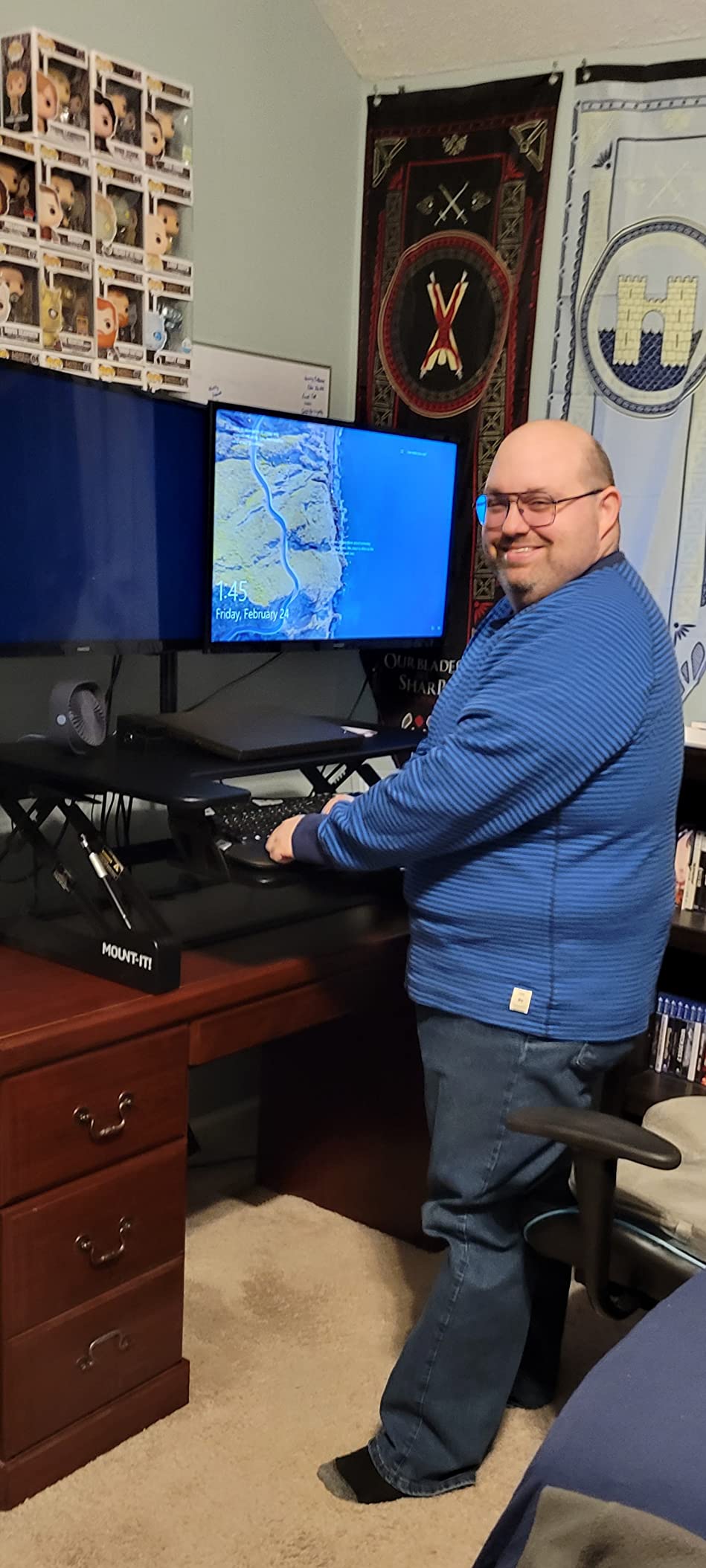 Mount-It! Standing Desk Converter Dual Monitor, 2 Screen Mounts Included, Height Adjustable Desk Riser in Black, Stand Up Desk Convertor Large 36
