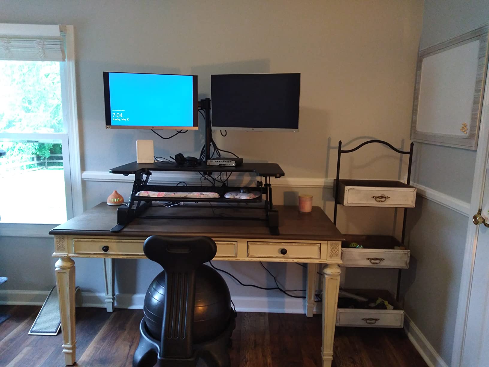 Mount-It! Standing Desk Converter Dual Monitor, 2 Screen Mounts Included, Height Adjustable Desk Riser in Black, Stand Up Desk Convertor Large 36