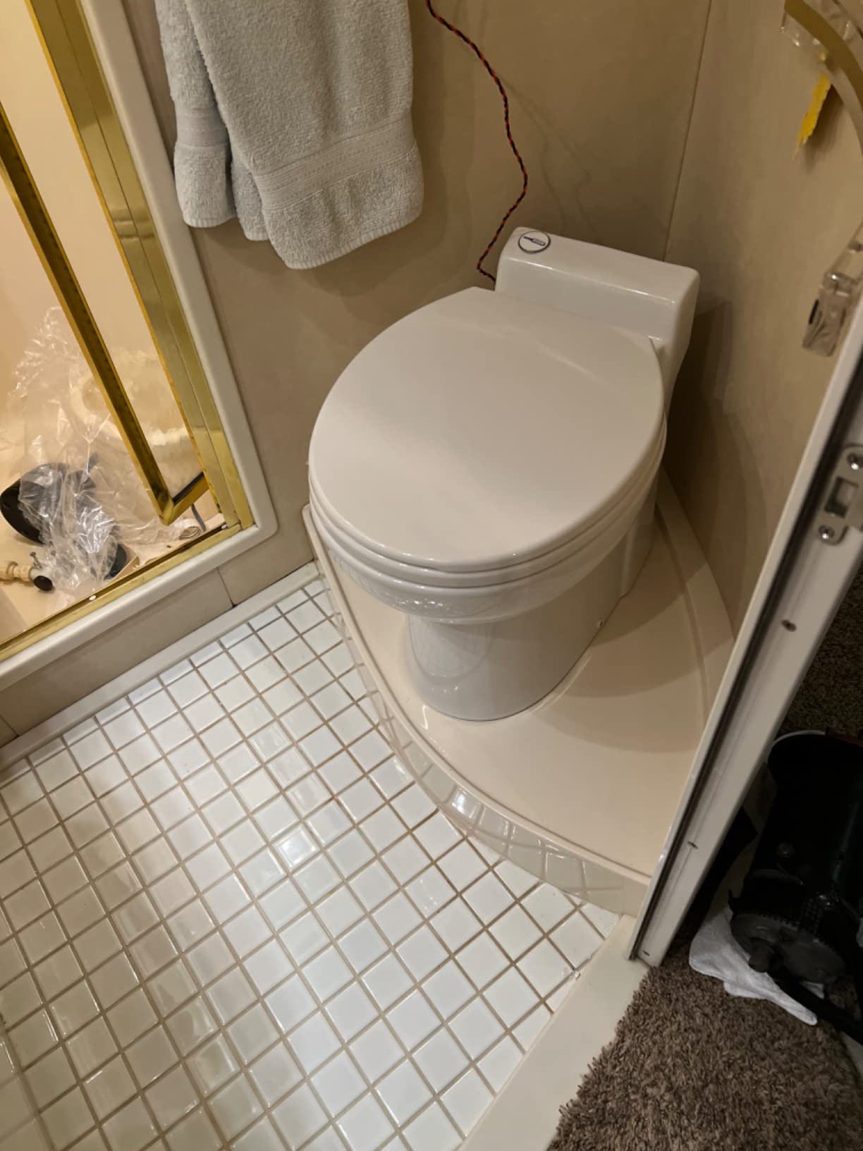 SFA SANIFLO Sanimarin 4 - Electric Marine Macerating Toilet - Confortable & Standard Height - Stainless Steel Blade - Quiet, 52 dB(A) - Control Panel Included - 12V - Made In France customer photo 1
