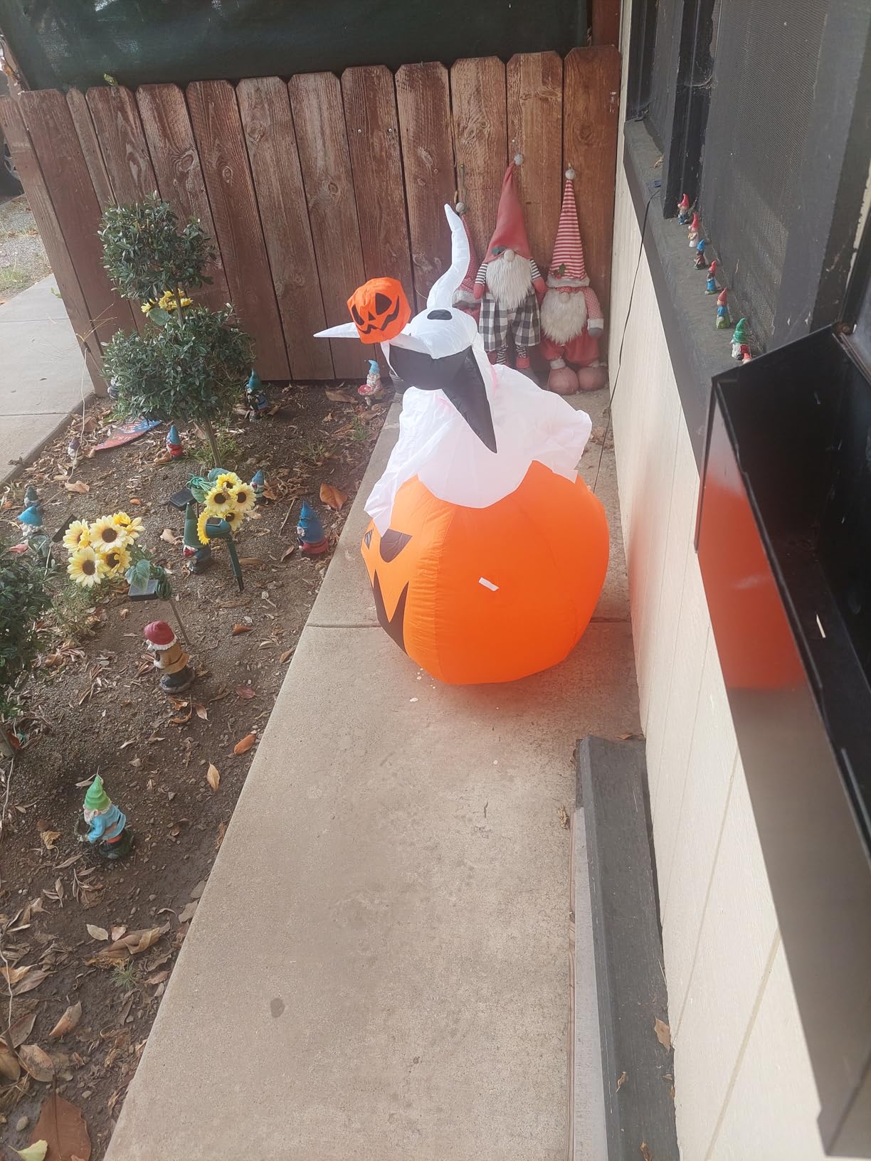 Jack Skellington On Tombstone Airblown Inflatable 3.5' Tall customer photo 2