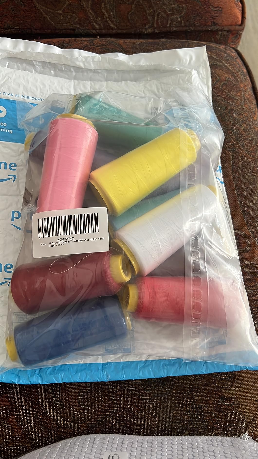 ilauke 12 x 1800 Yards Serger Thread Cones, All Purpose Polyester Thread Assorted Colors, Overlock Sewing Thread Spools for Sewing Machine Quilting Overlock Piecing and Drapery Machine customer photo 2