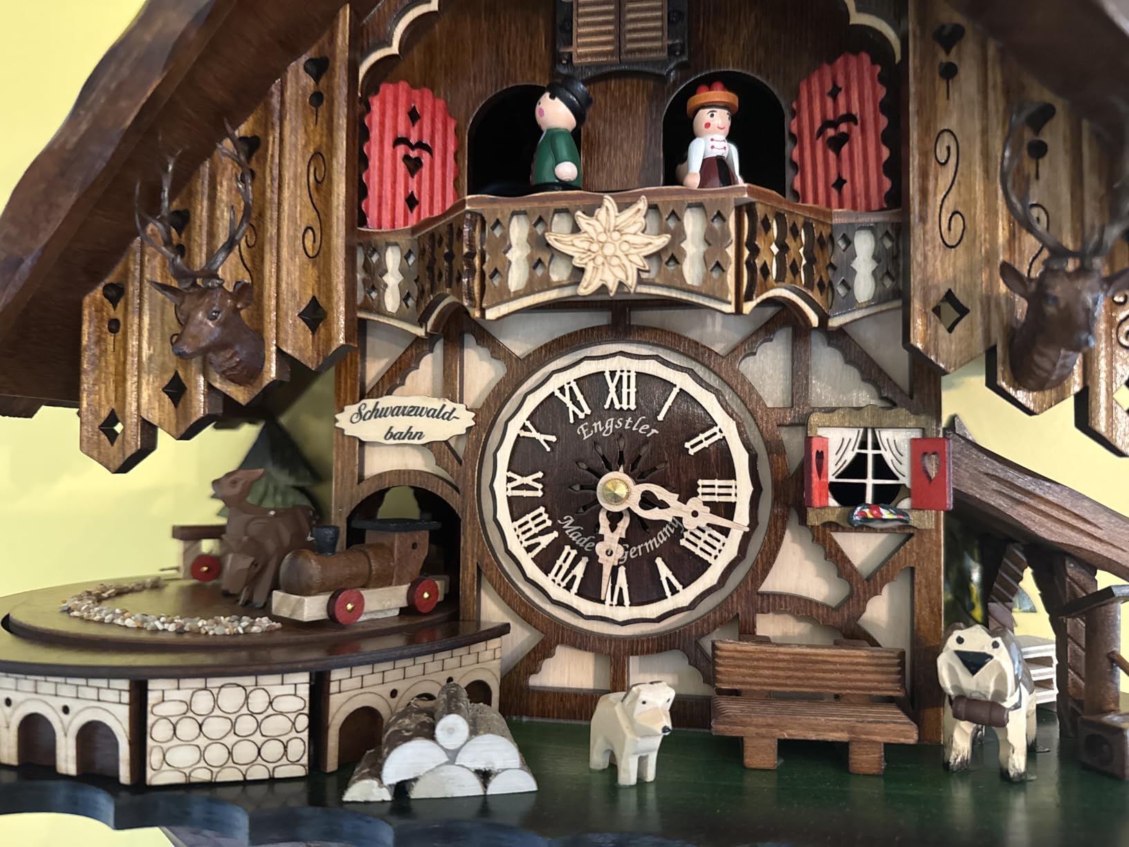 Engstler Quartz Cuckoo Clock Black Forest House with Music, Dancers and Moving Train EN 48710 QMT customer photo 2