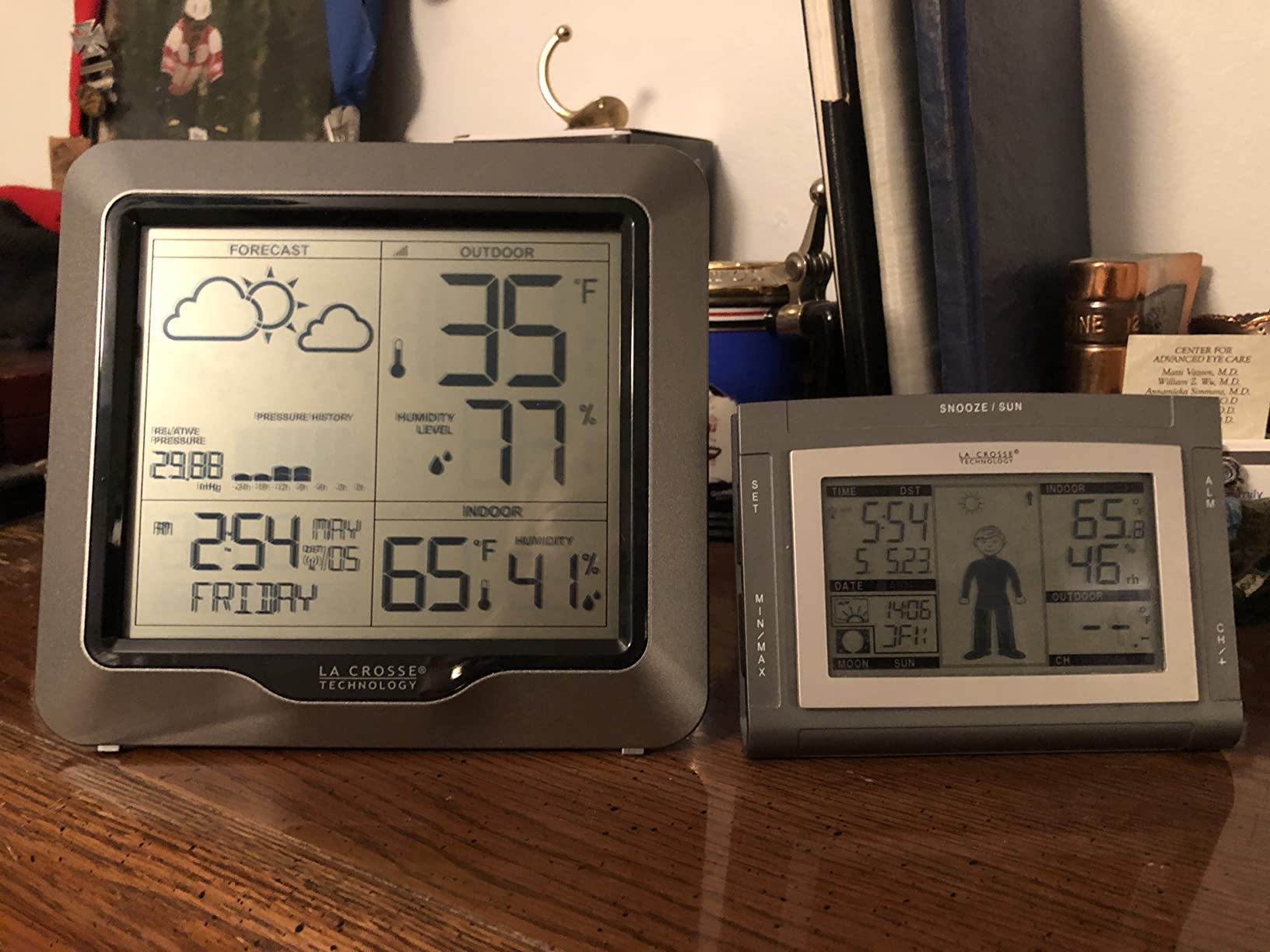 La Crosse Technology Advanced Wireless Weather Station: Dynamic Icons, Barometric Pressure, Atomic Time, Temperature/Humidity Gauge, Recording, Stylish Display, Fast Reception & Long Range (330 Feet) customer photo 1