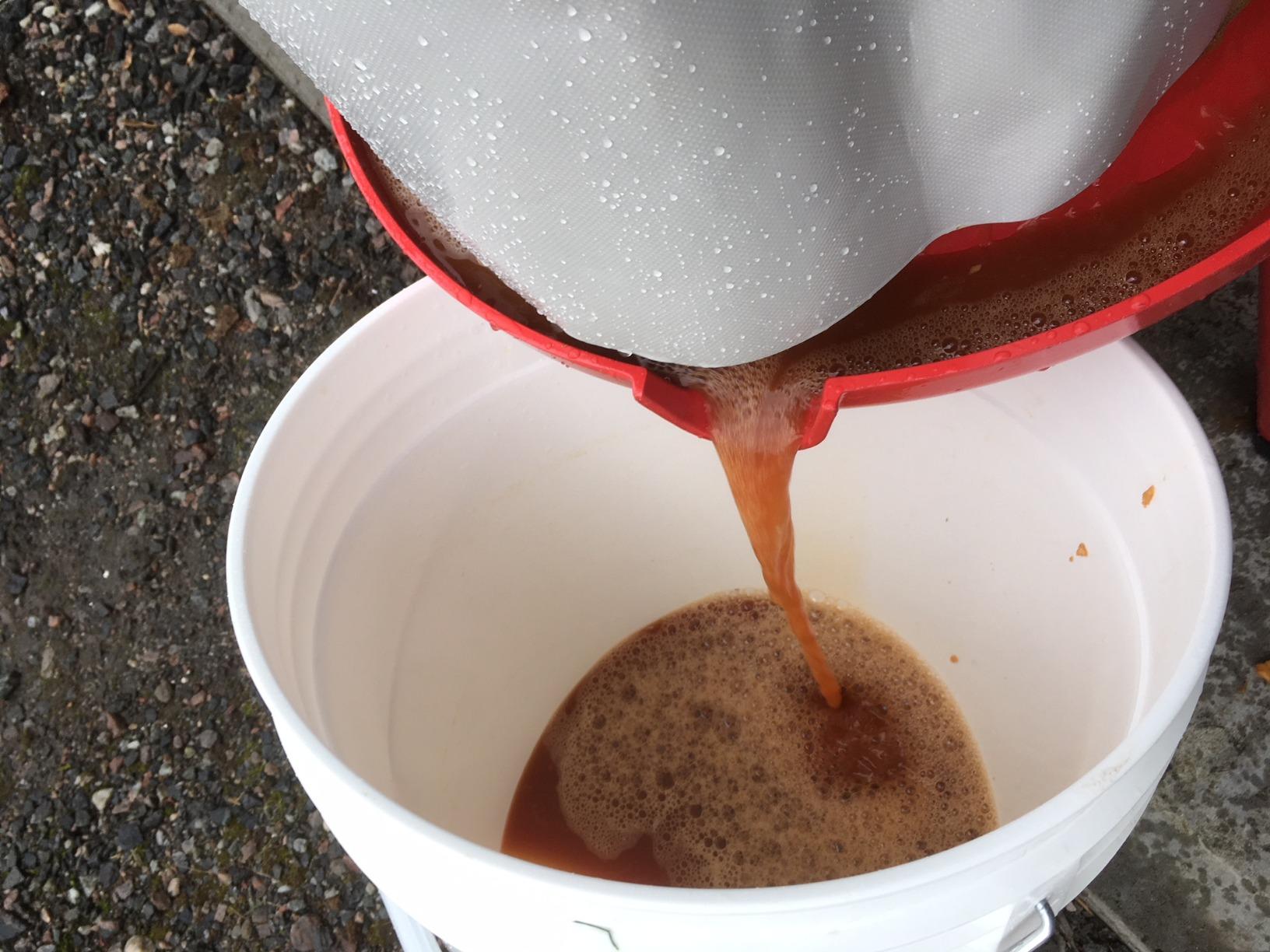 Hydraulic Fruit Wine Press - Electricity-Free/Water-powered Cider Wine Bladder Press, Natural Juice Making (10.7 Gallon, with Filter Bag/Splash Guard) customer photo 2